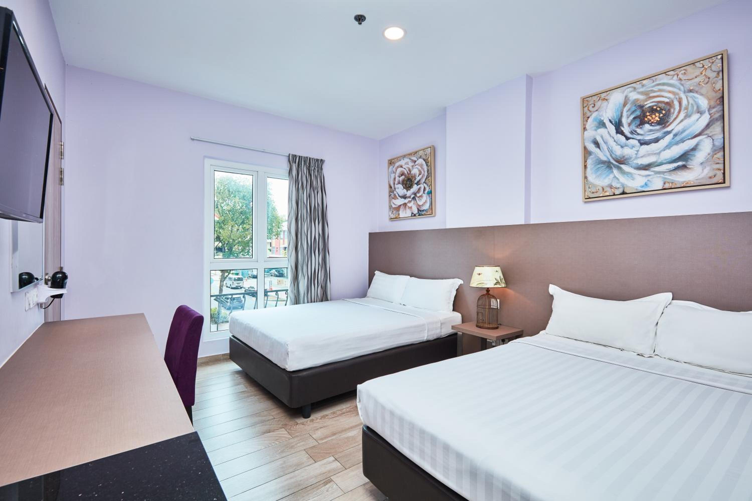 Superior Queen Room with Two Queen Beds photo 3