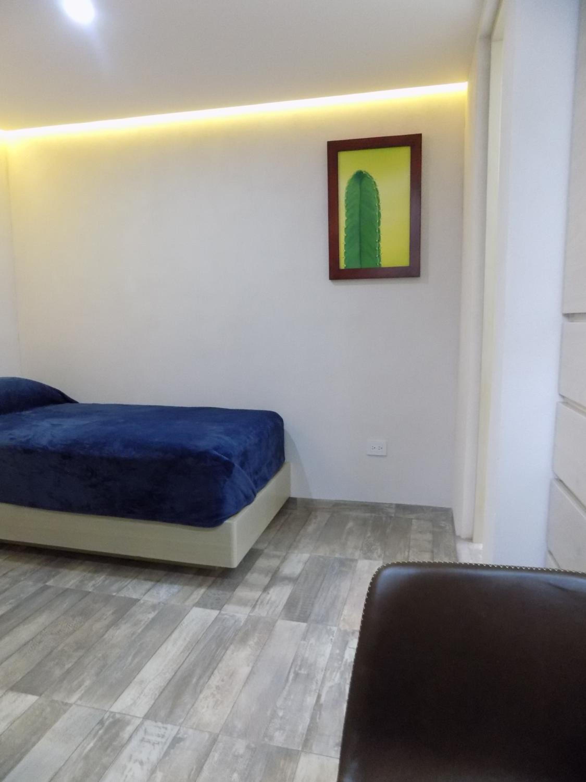Single Room with Bathroom photo 2