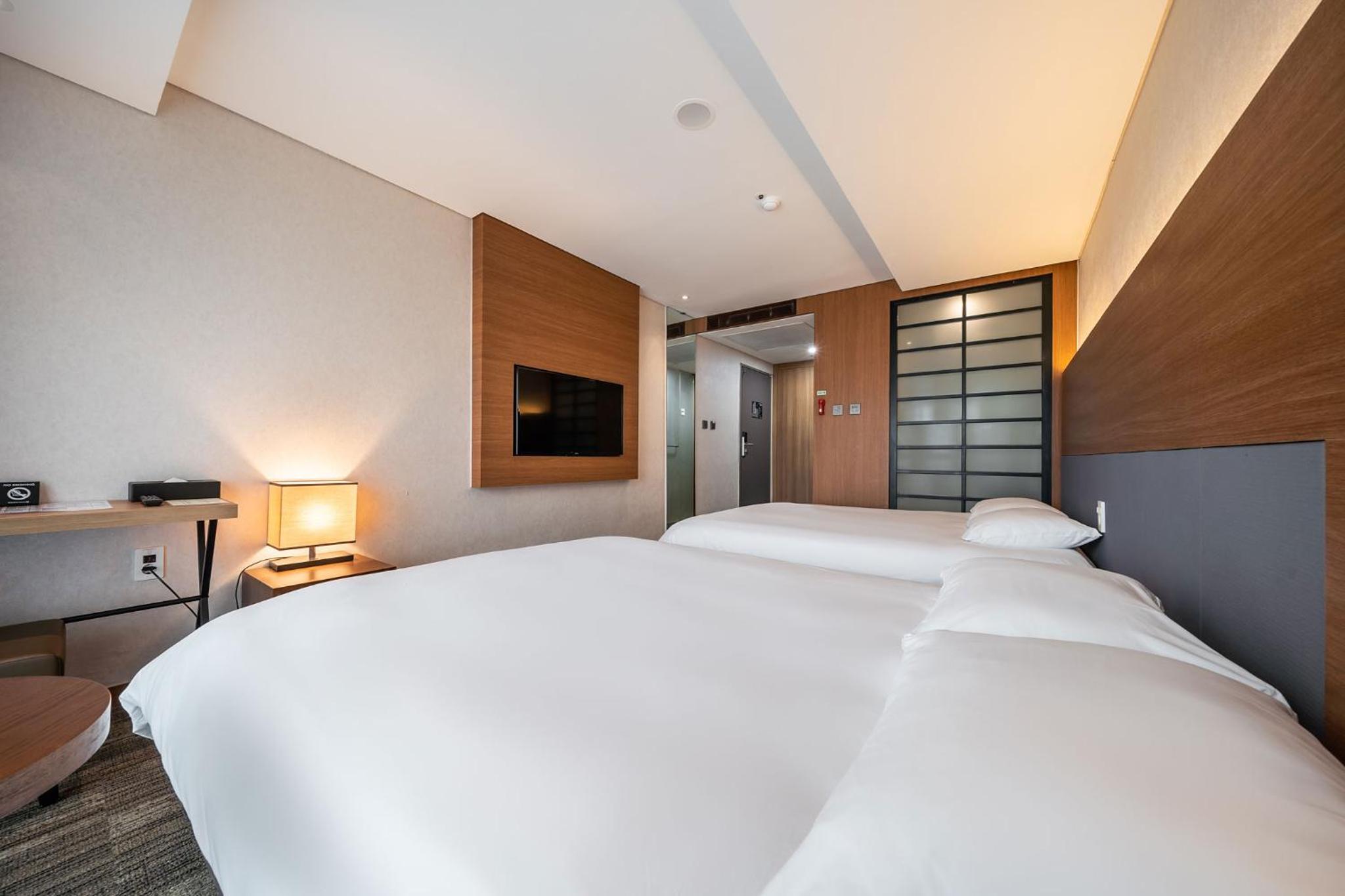 Family Double Twin Room With Sea View