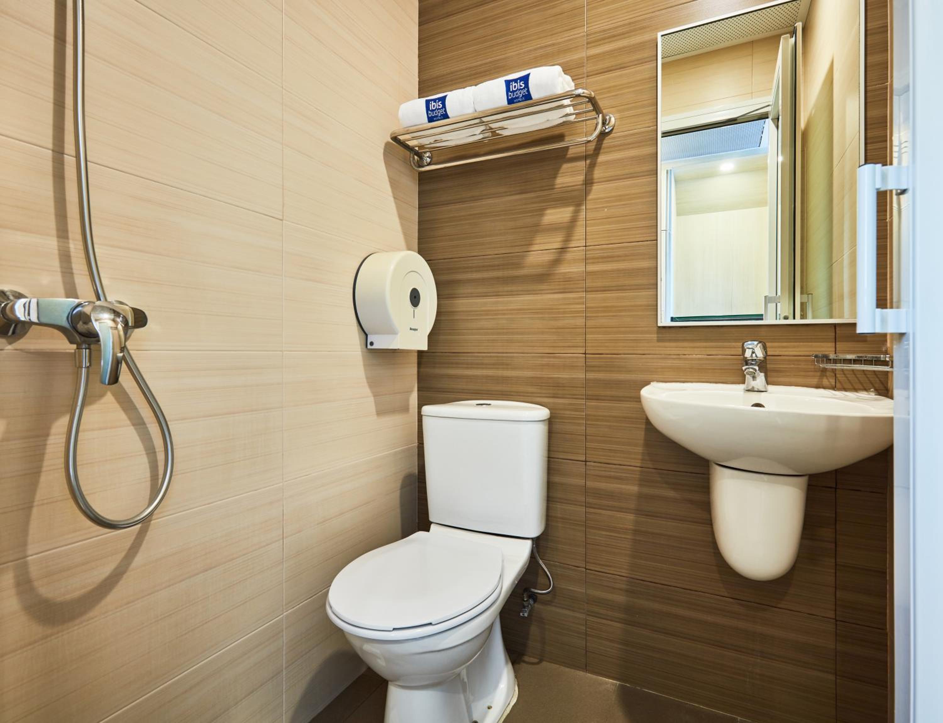 Superior Triple Room with One Double Bed and One Single Bed photo 2