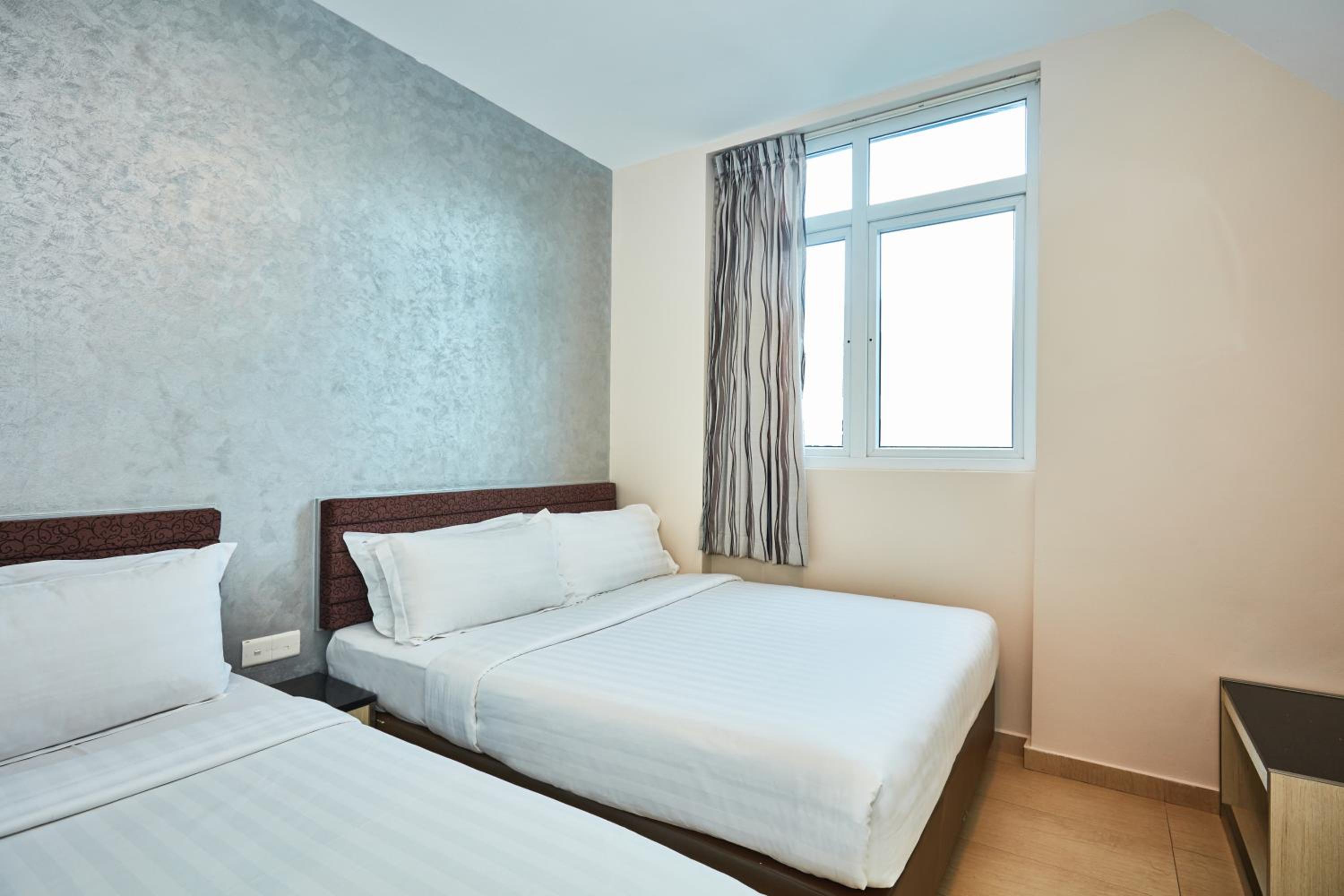 Superior Triple Room with One Double Bed and One Single Bed photo 3