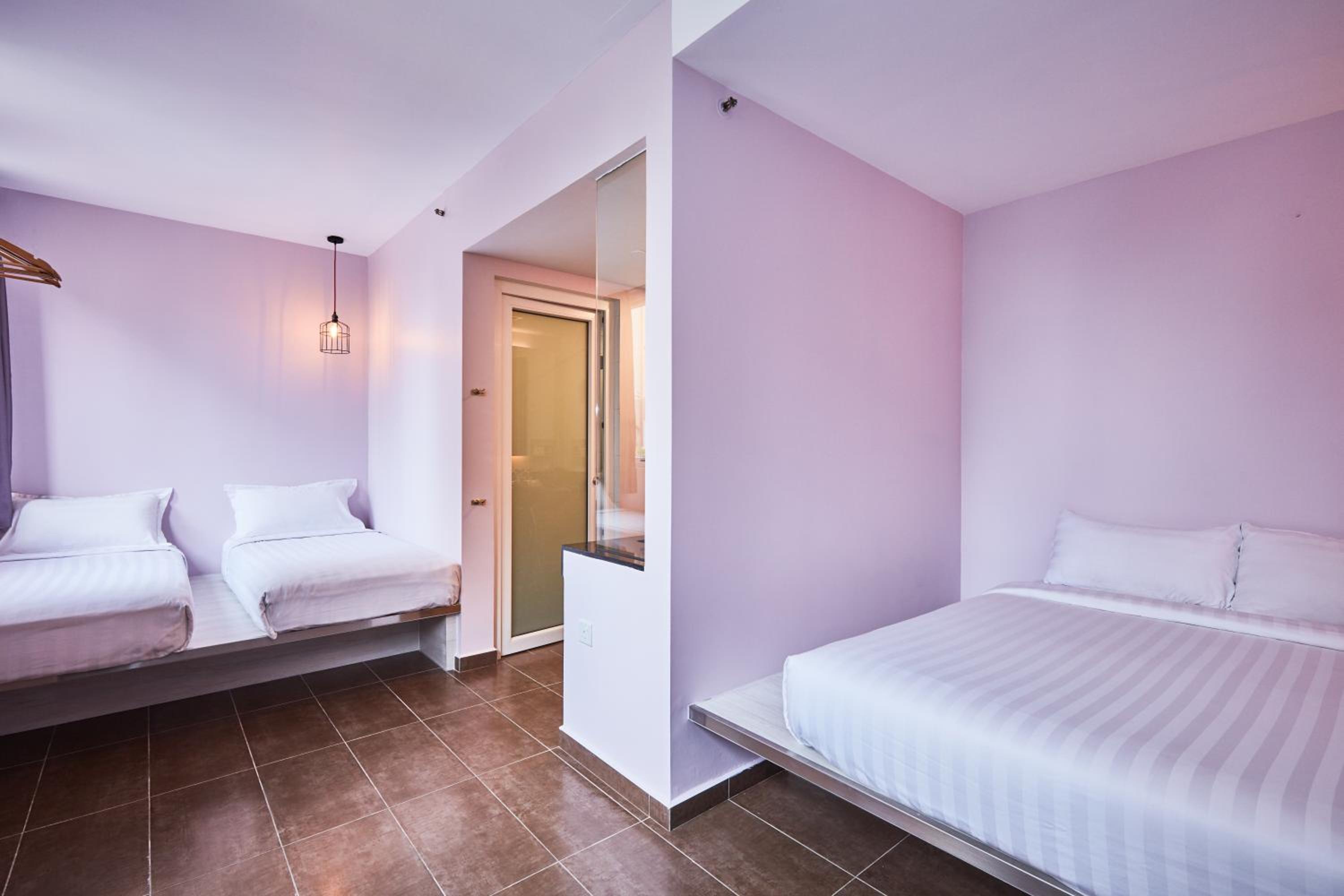 Deluxe Room with 1 Double and 2 Single Beds photo 1