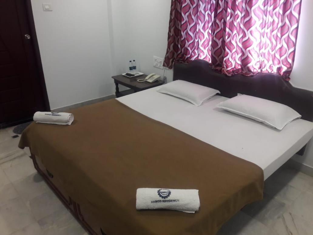 Deluxe Double Room (2 Adults + 1 Child) A/C