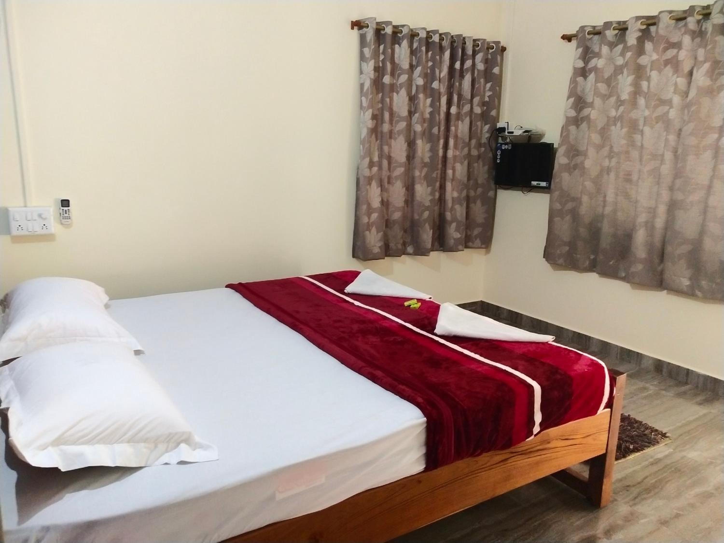 Deluxe Room - Photo 12