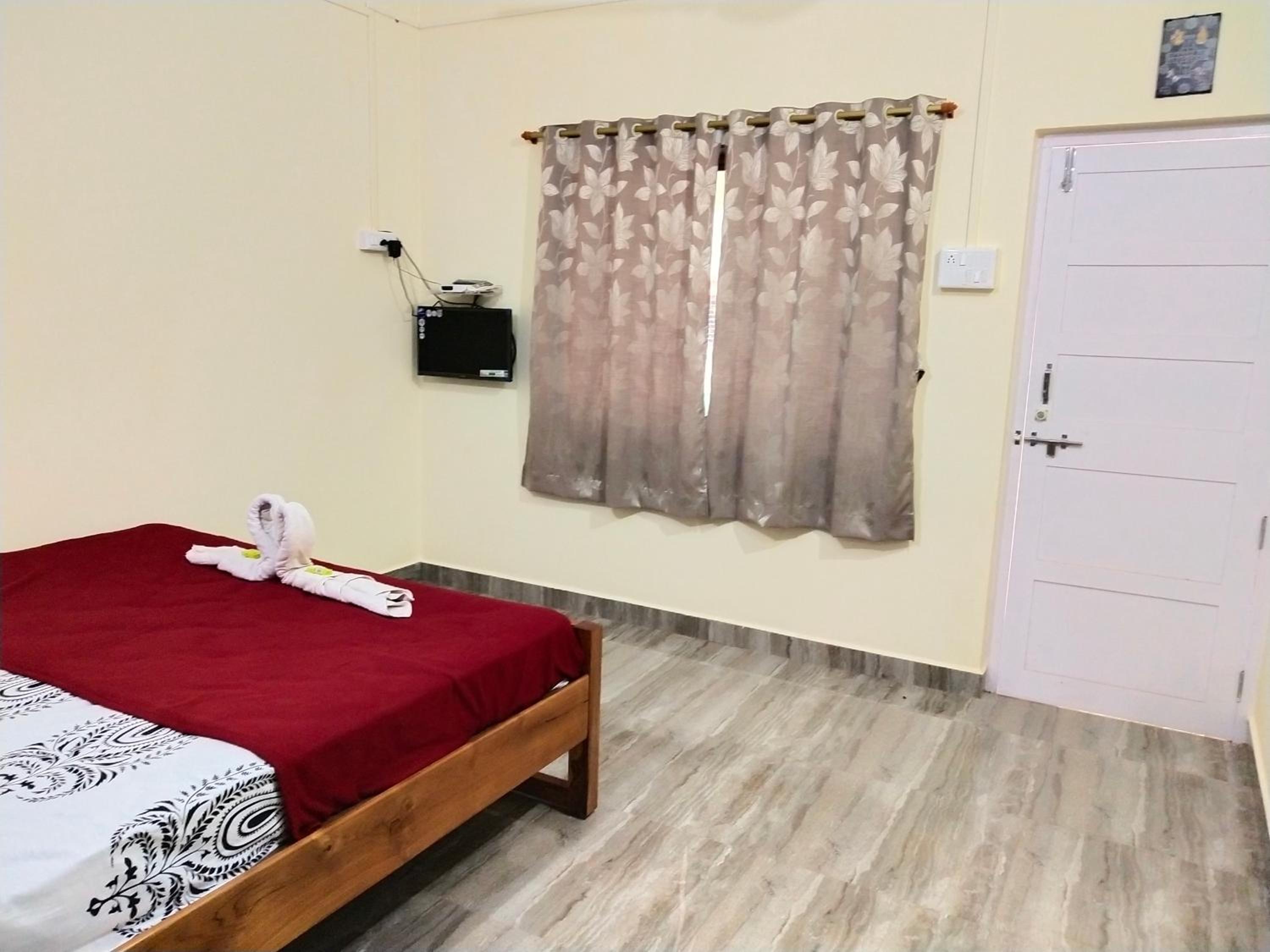 Deluxe Room - Photo 17