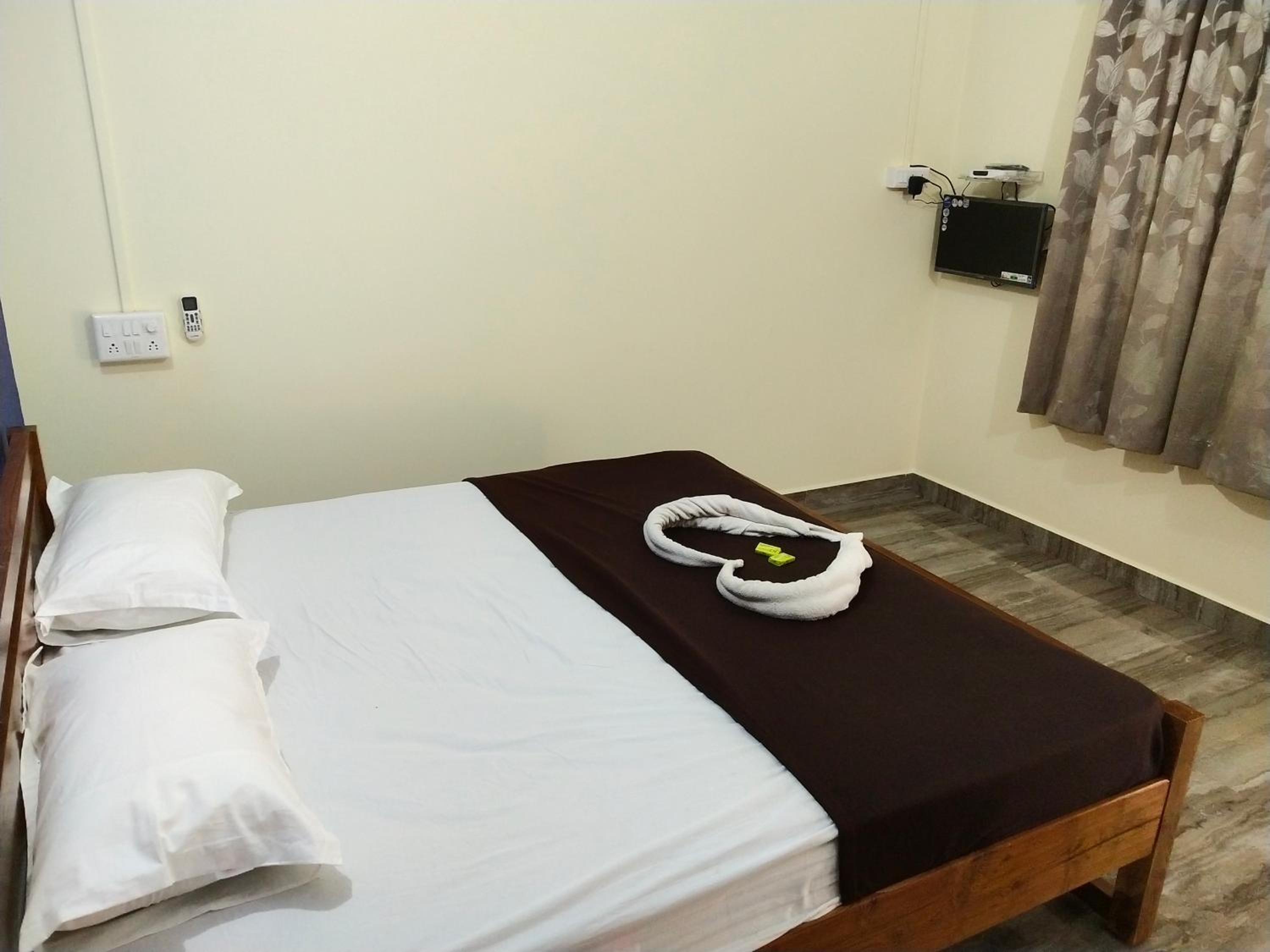 Deluxe Room - Photo 20