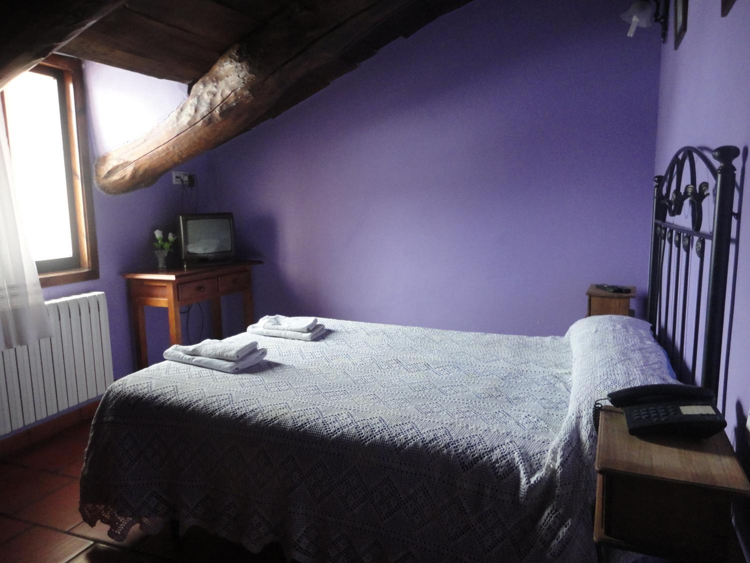 Double or Twin Room - Photo 4