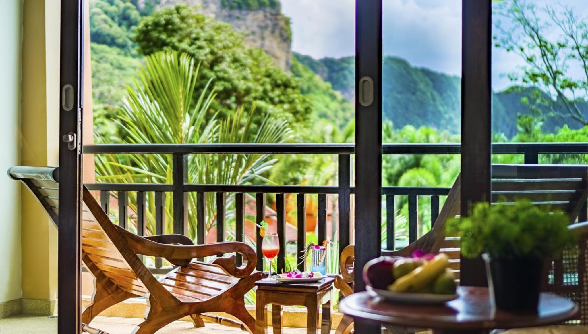 Grand Deluxe Double or Twin Room with Pool View - Photo 10