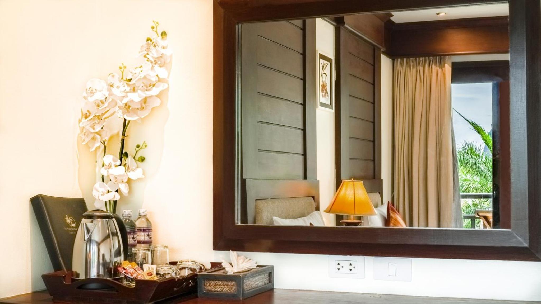 Grand Deluxe Double or Twin Room with Pool View - Photo 2