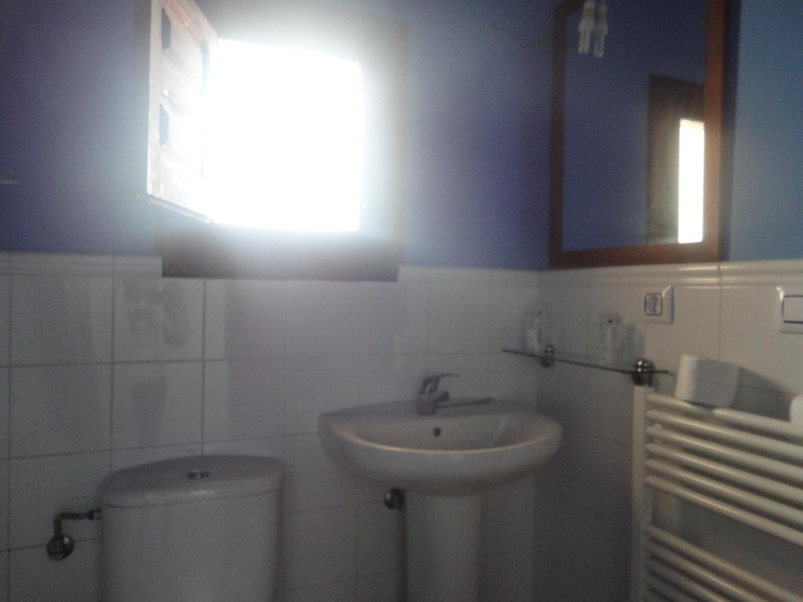 Double or Twin Room - Photo 5