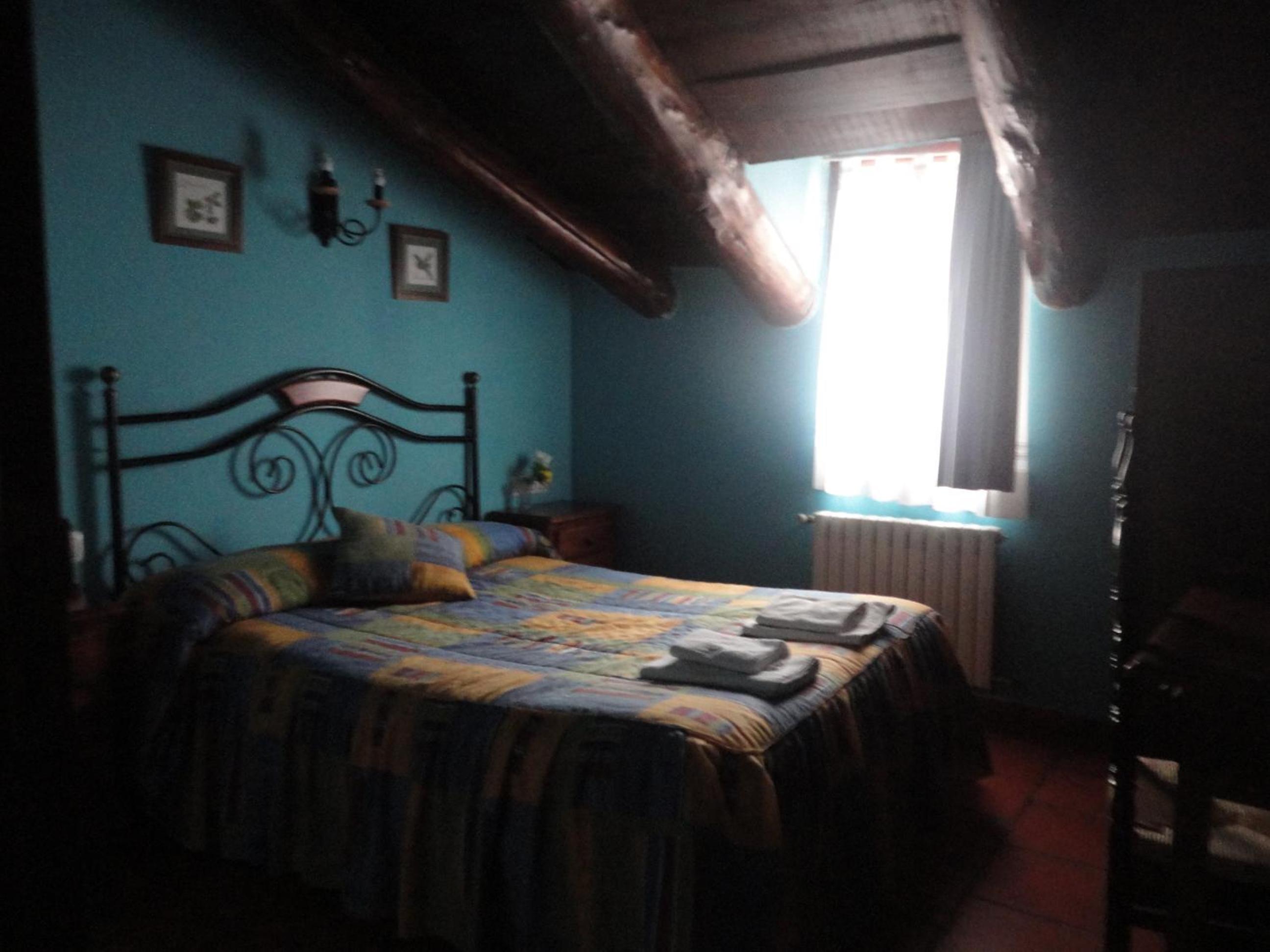 Double or Twin Room - Photo 8