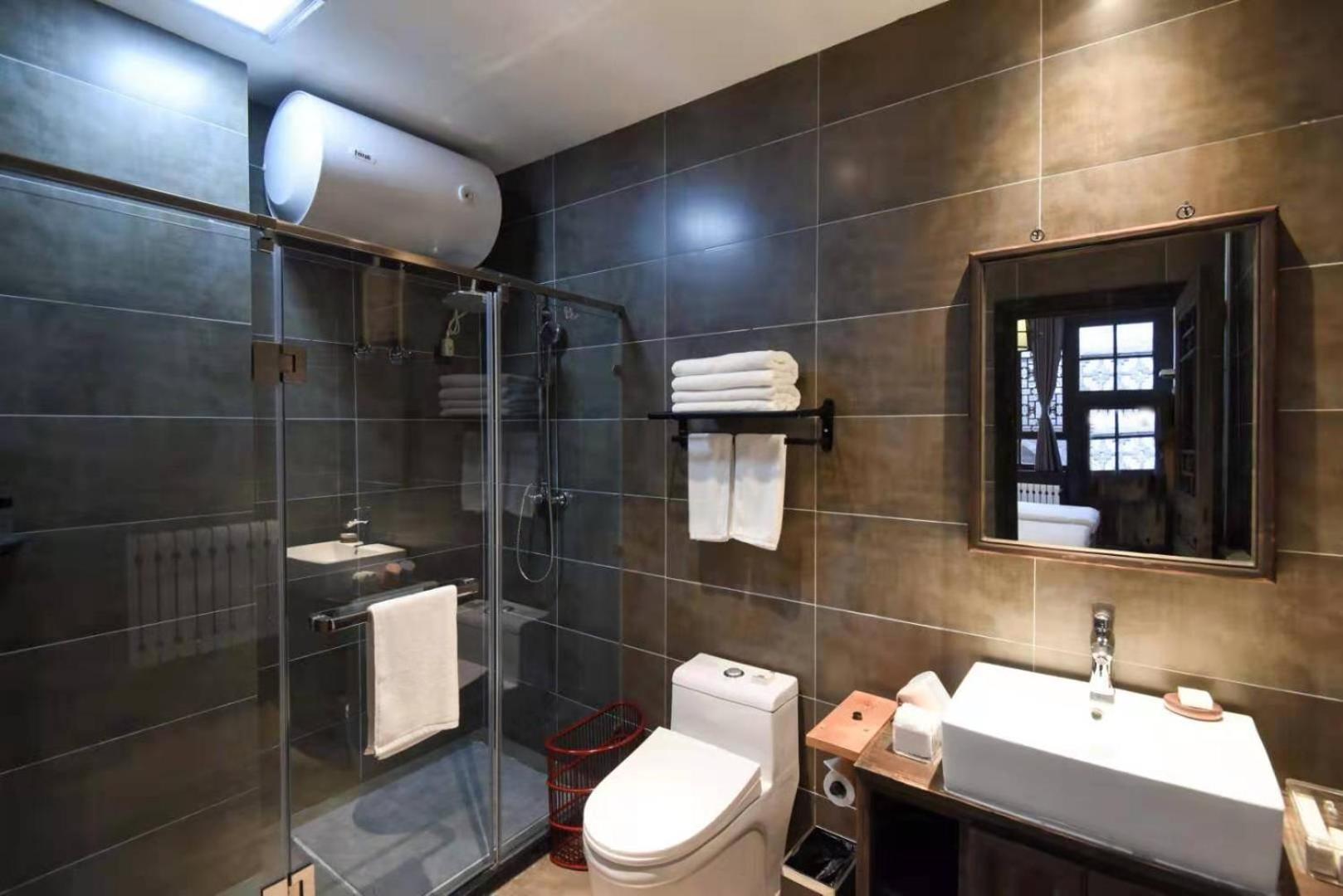 Family Room with Bathroom photo 3