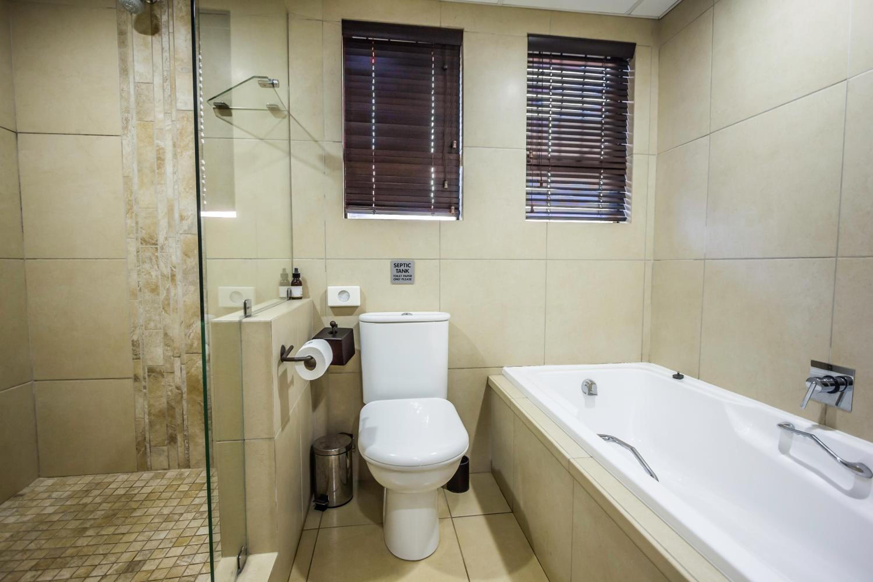 Deluxe Double or Twin Room with Sea View photo 2