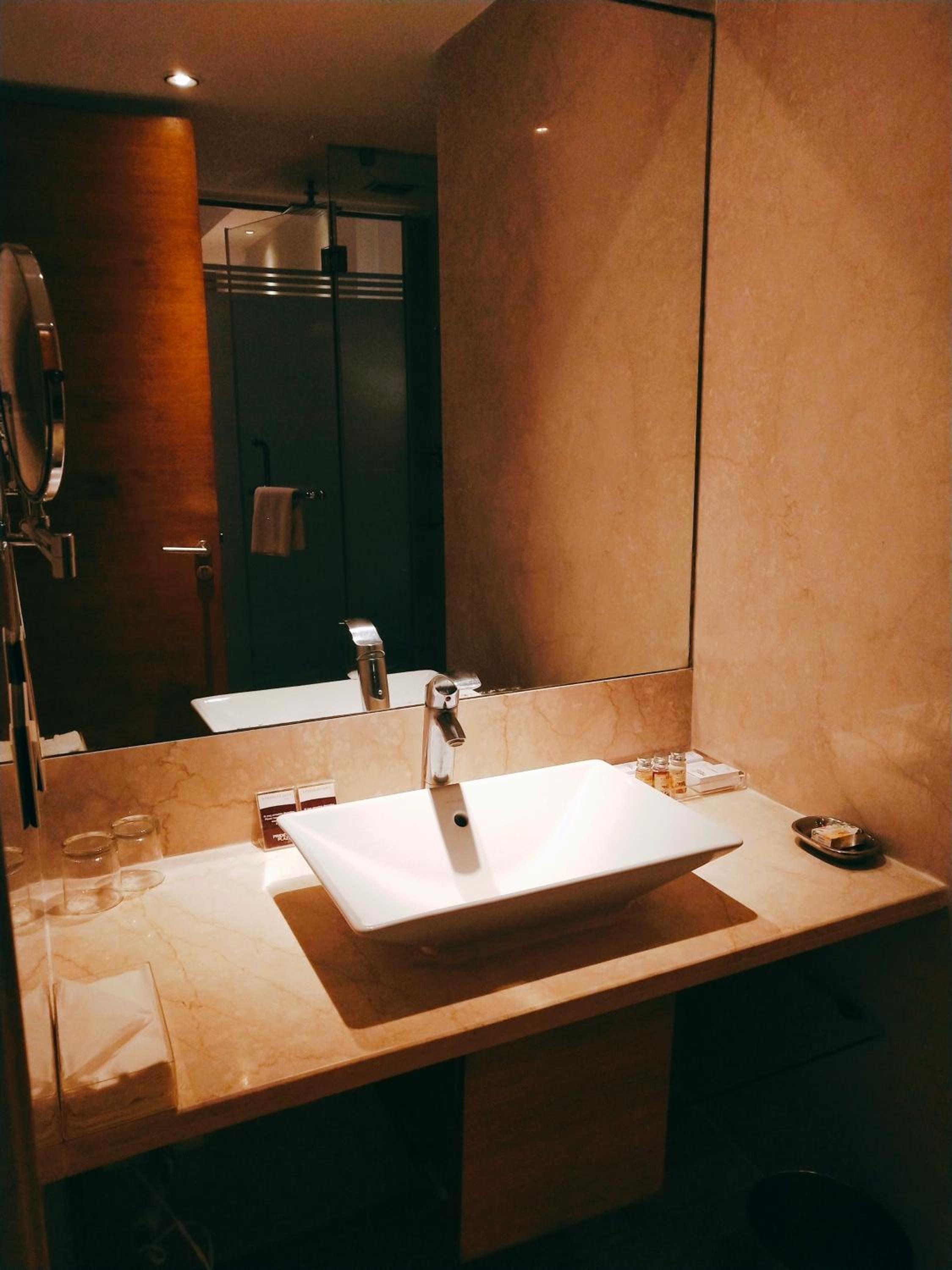 Superior Room with Cocktail Hours (Buy 2 get 1 Free) from 17:00 – 19:00 hrs