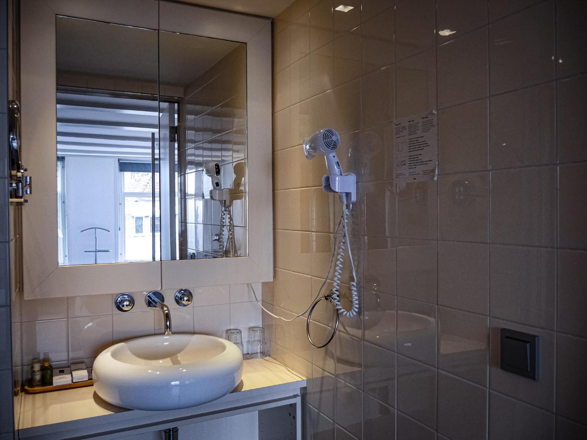 Standard Double Room with External Toilet - Photo 6
