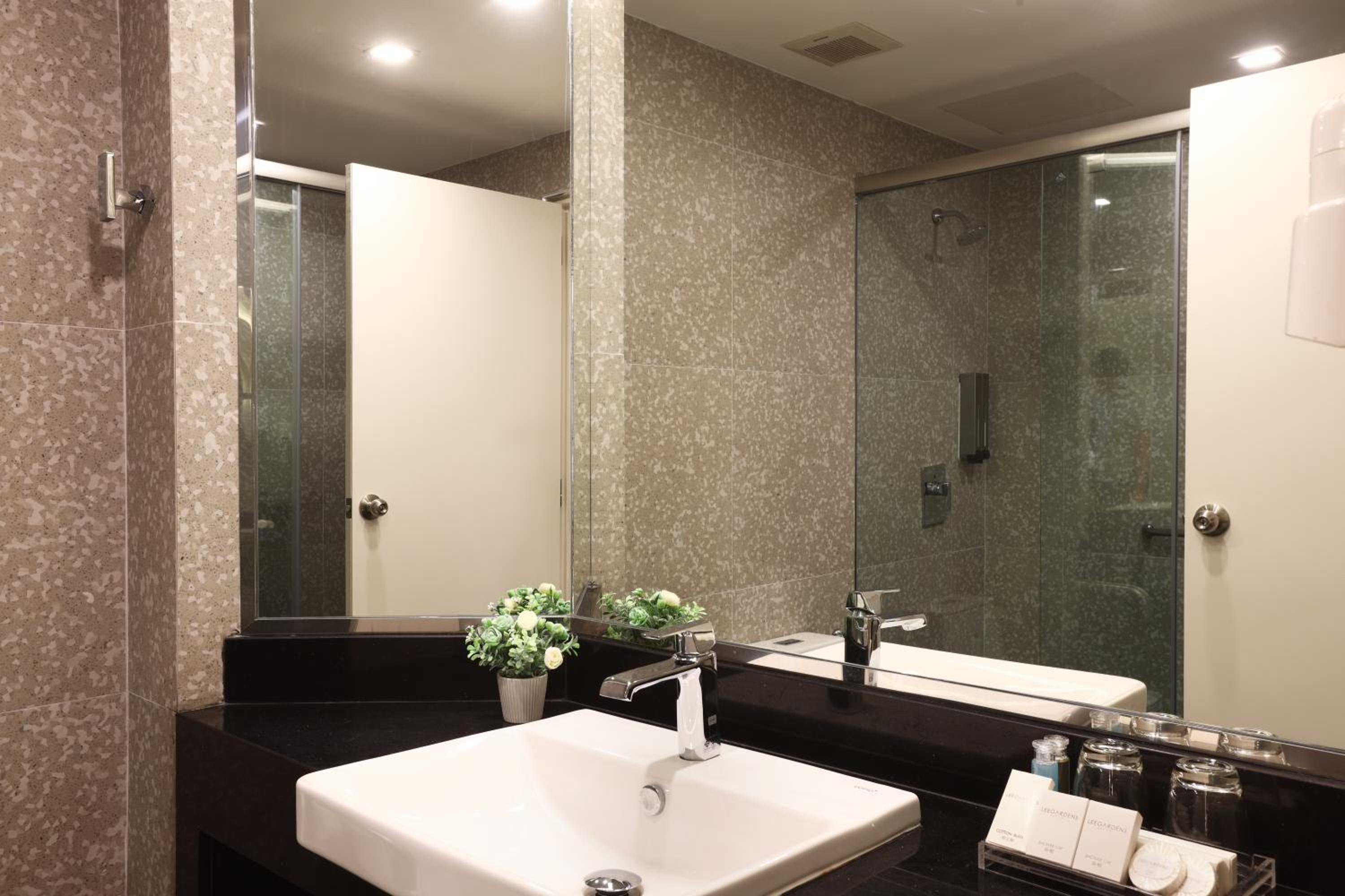 Executive Suite (Double Bed) - Photo 10