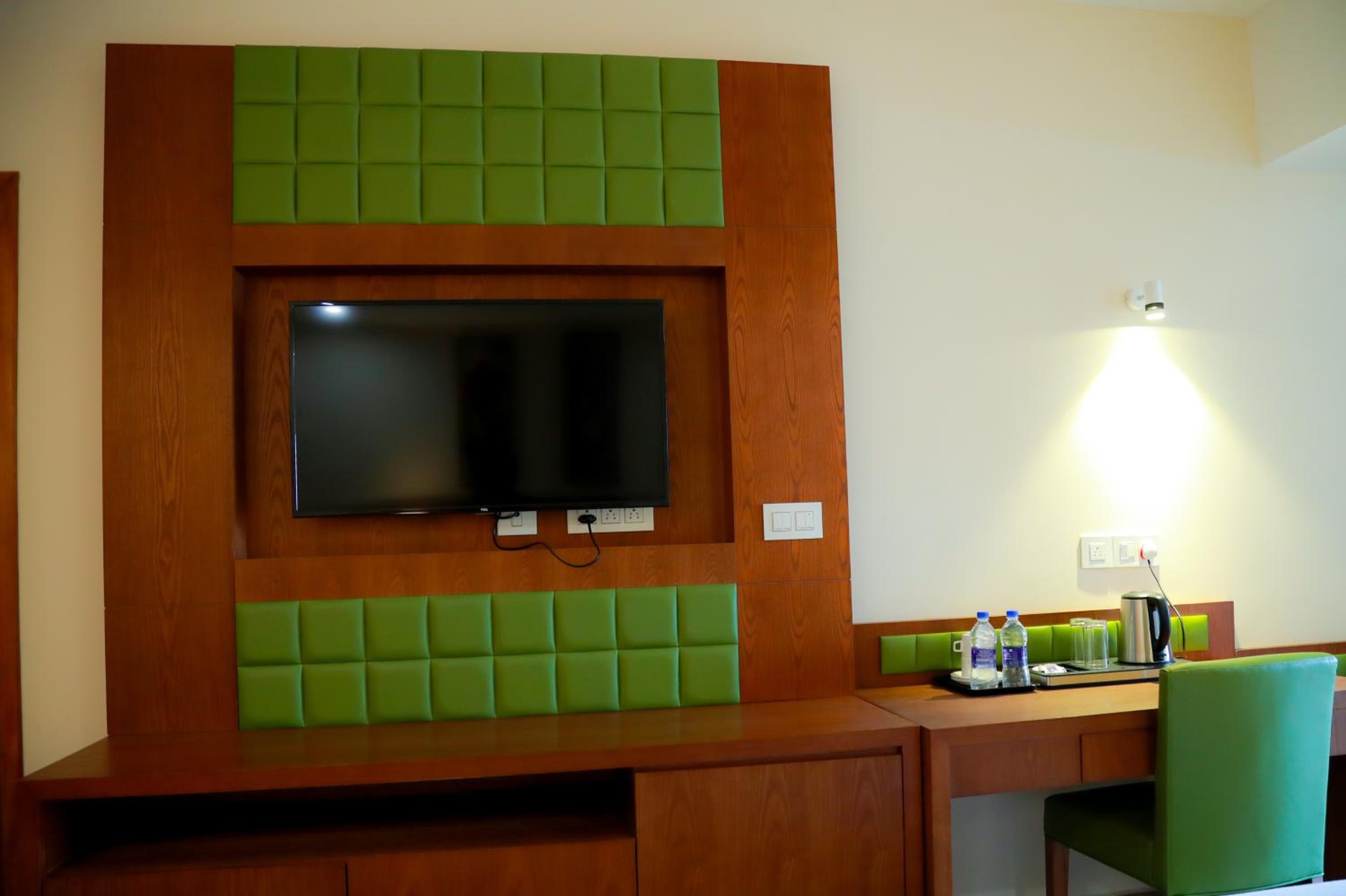 Deluxe Room - Photo 10