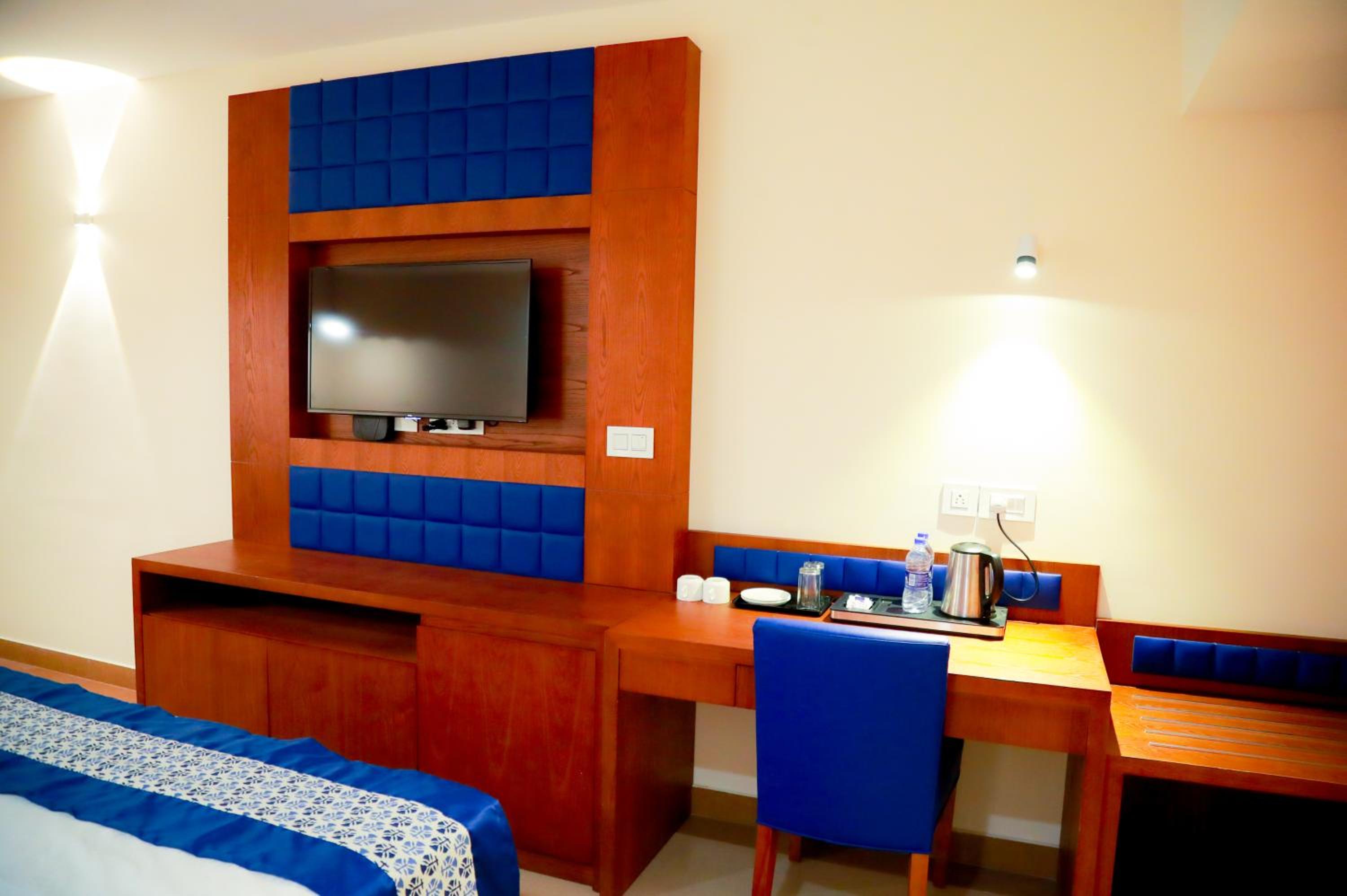 Deluxe Room - Photo 7
