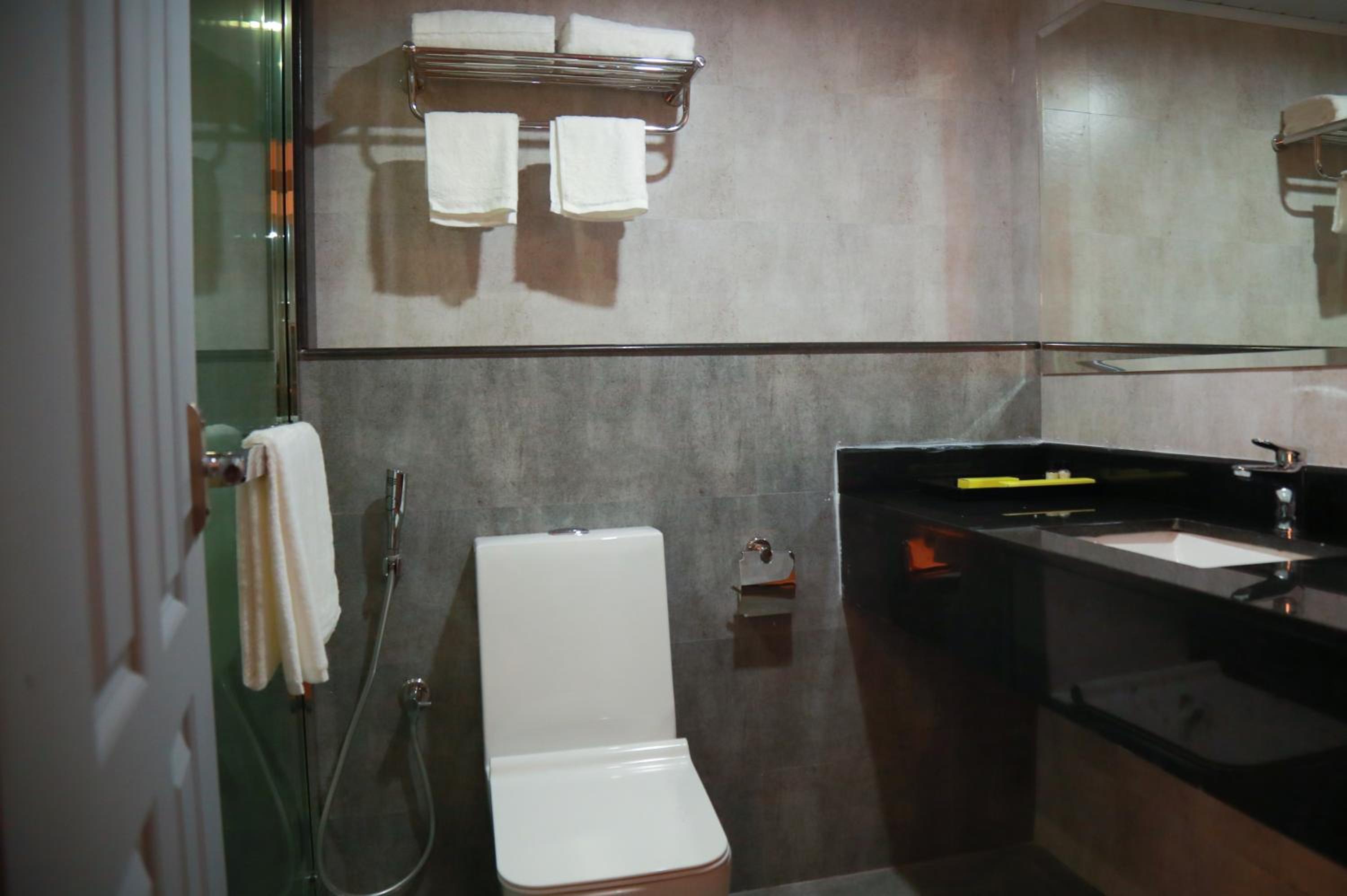 Deluxe Room - Photo 12
