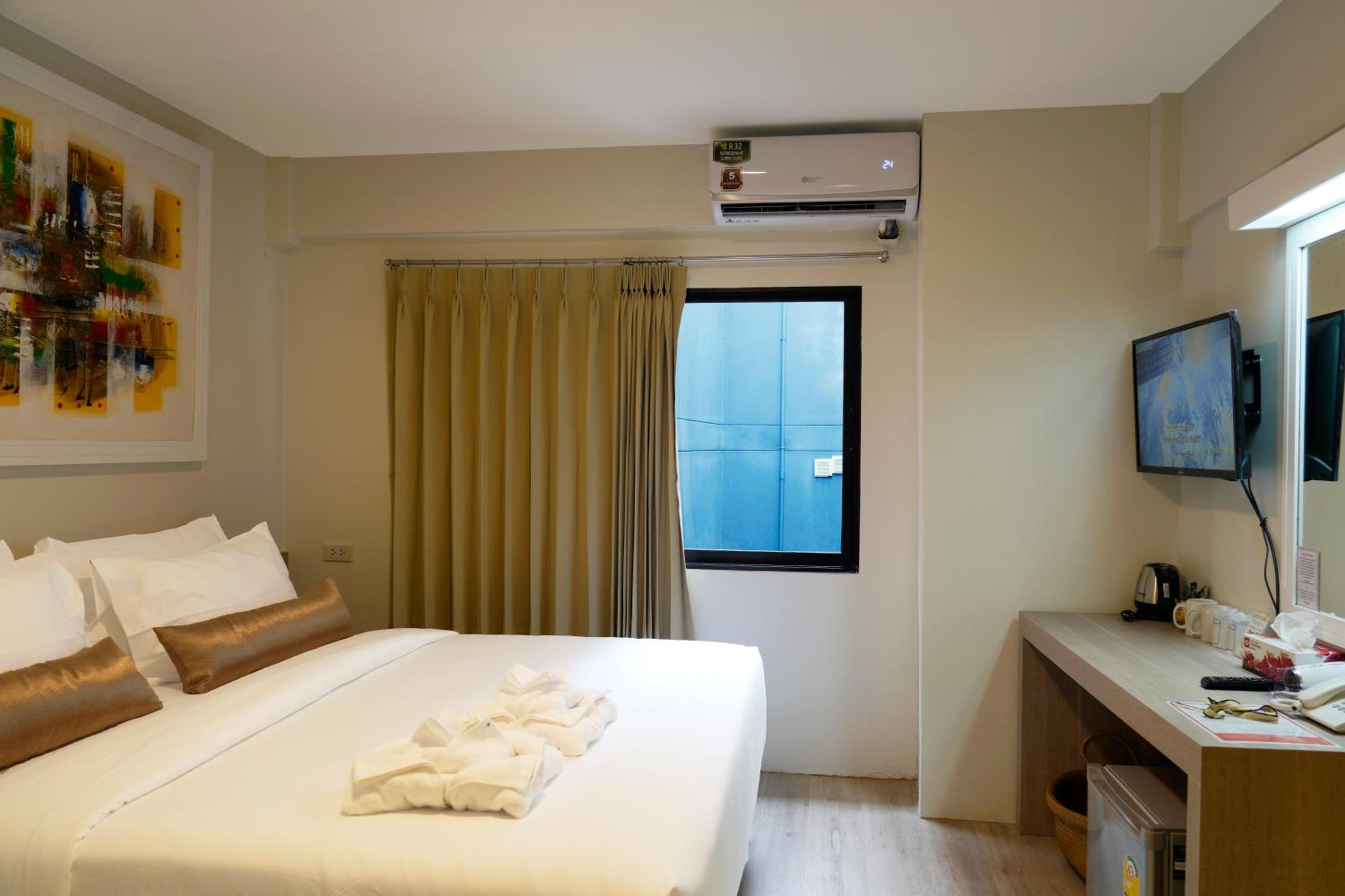 Superior Double Room with Window photo 2