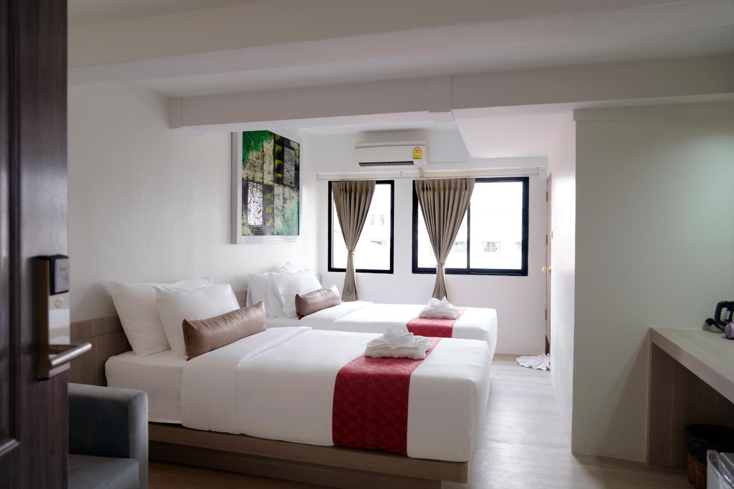 Superior Twin Room with Window photo 1
