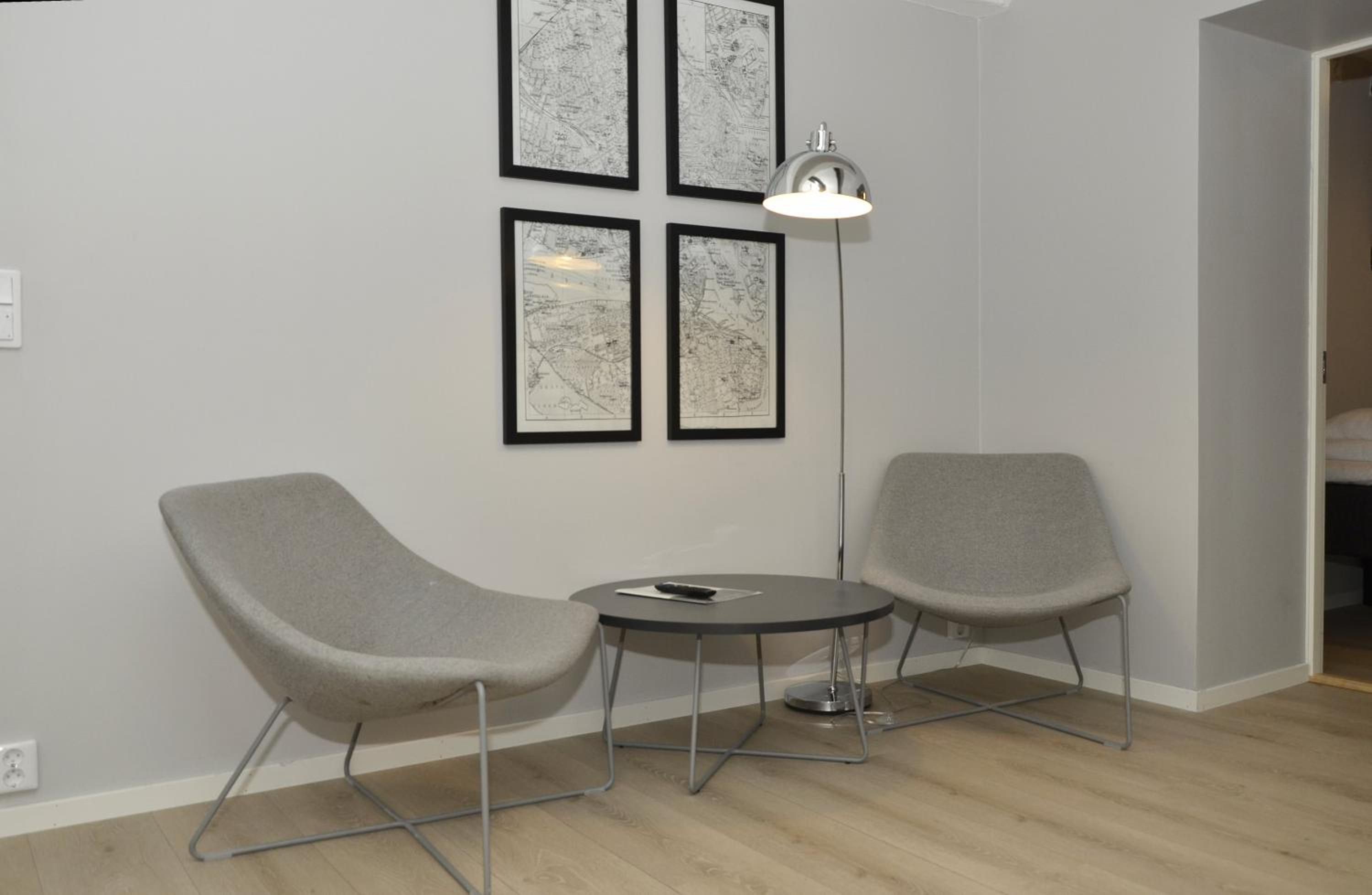 Basement One-Bedroom Apartment For Two photo 2