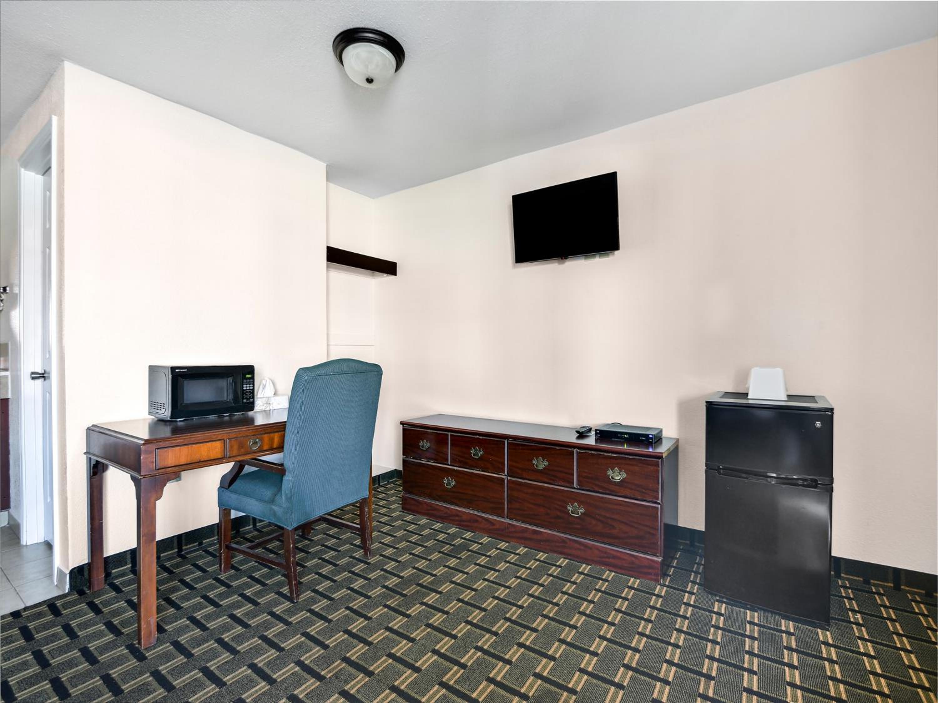 Standard Queen Room