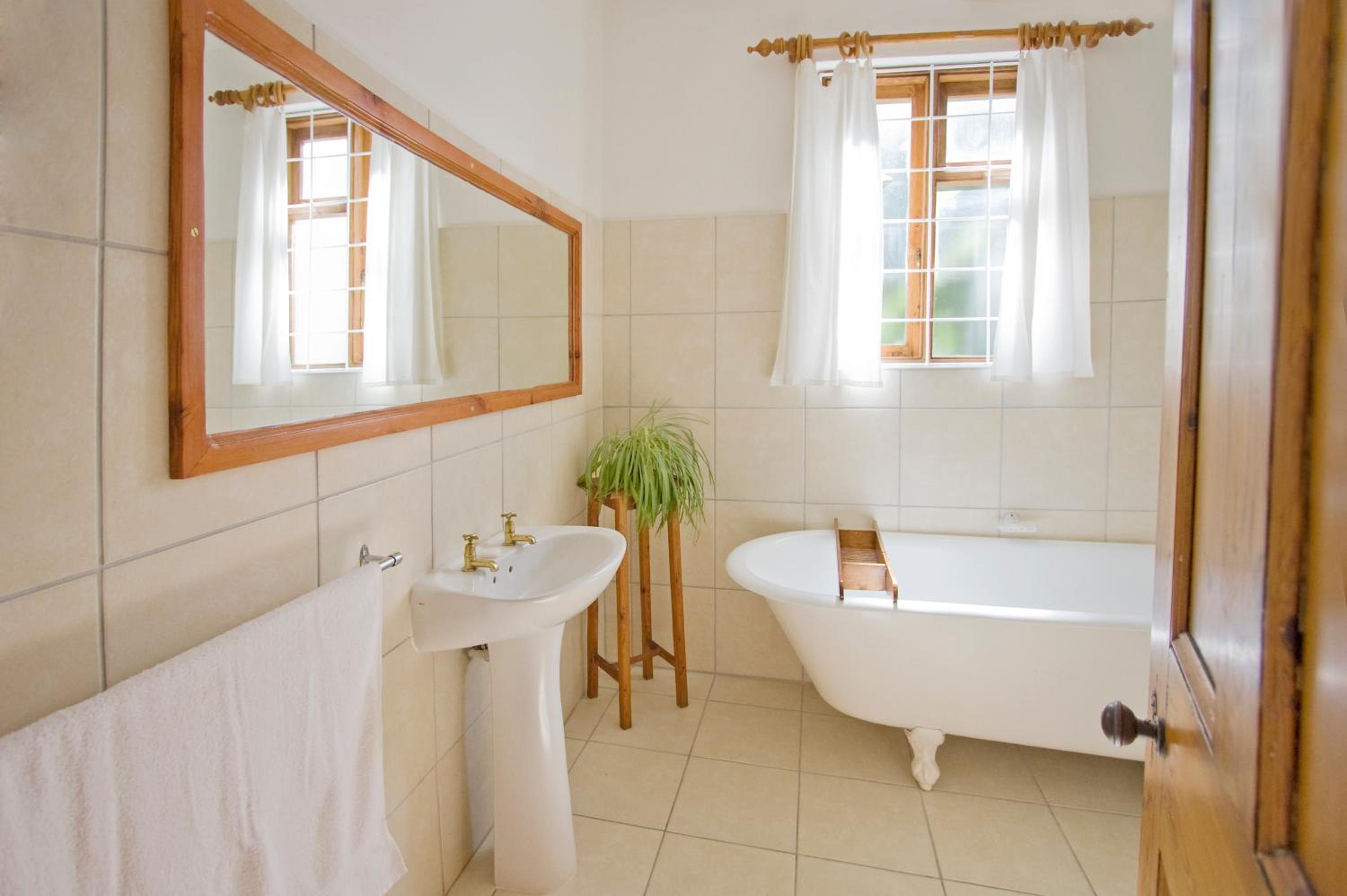 Three-Bedroom Cottage - Photo 16