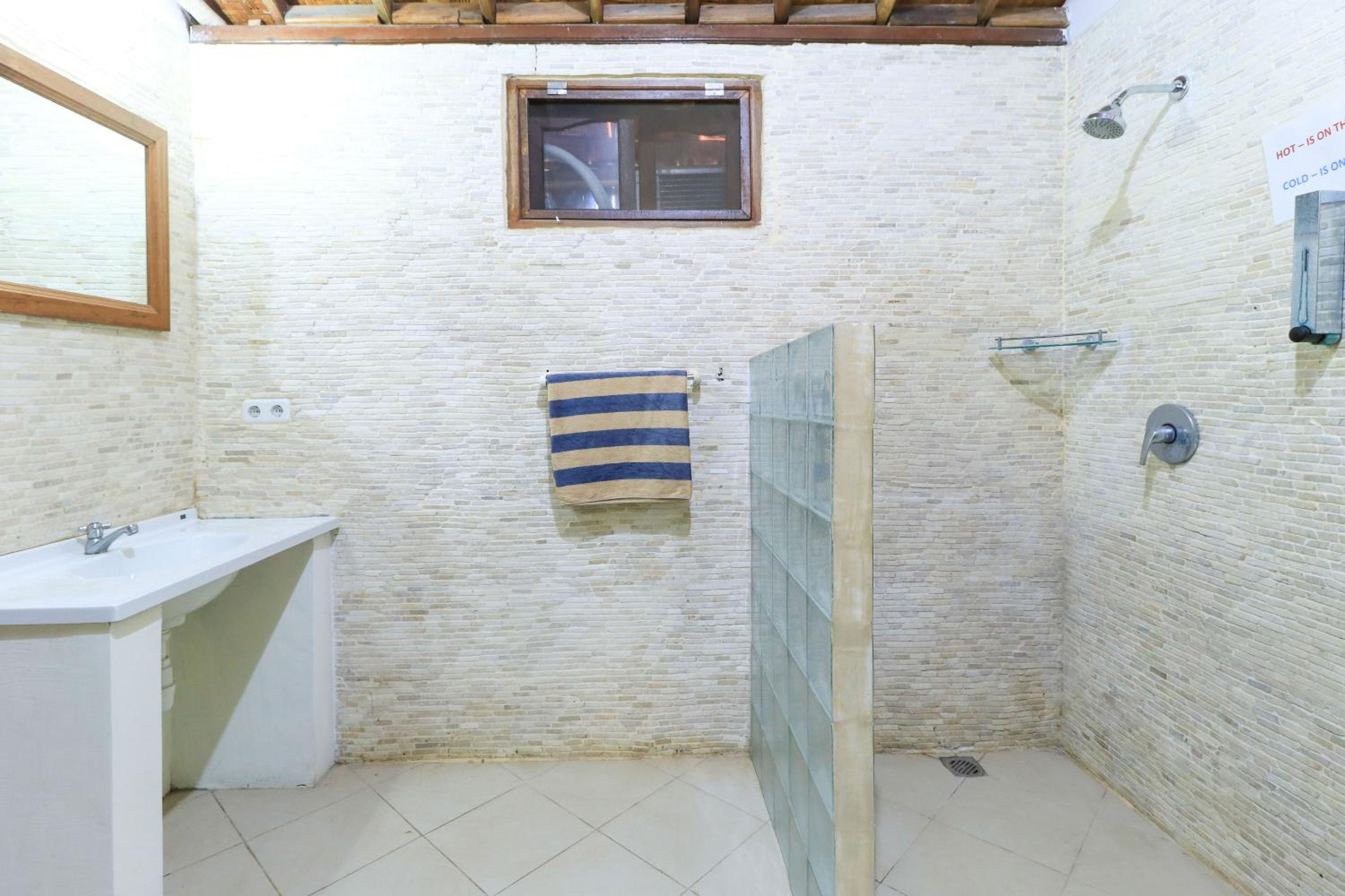 Two-Bedroom Villa - Photo 9