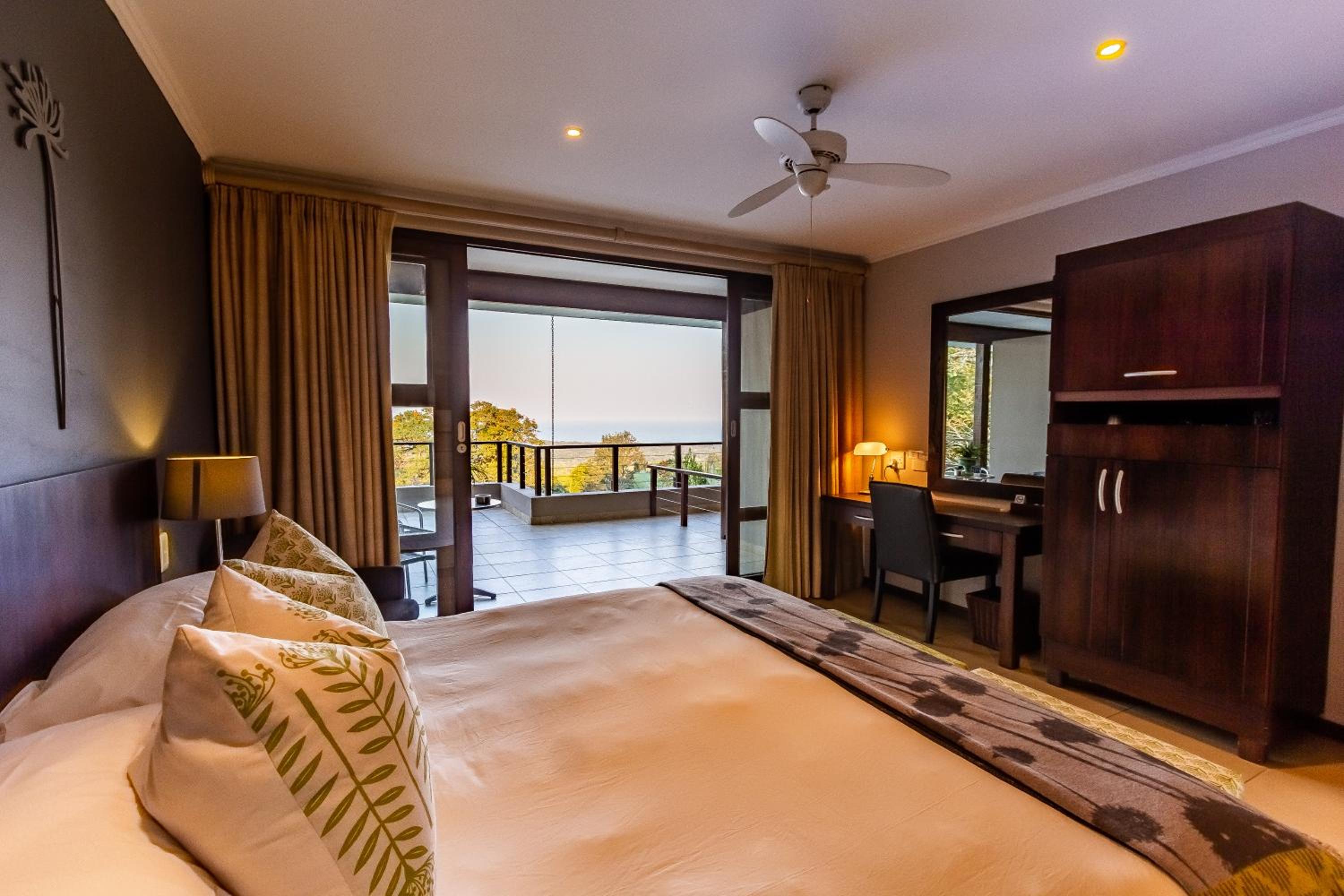 Deluxe Double or Twin Room with Sea View photo 1