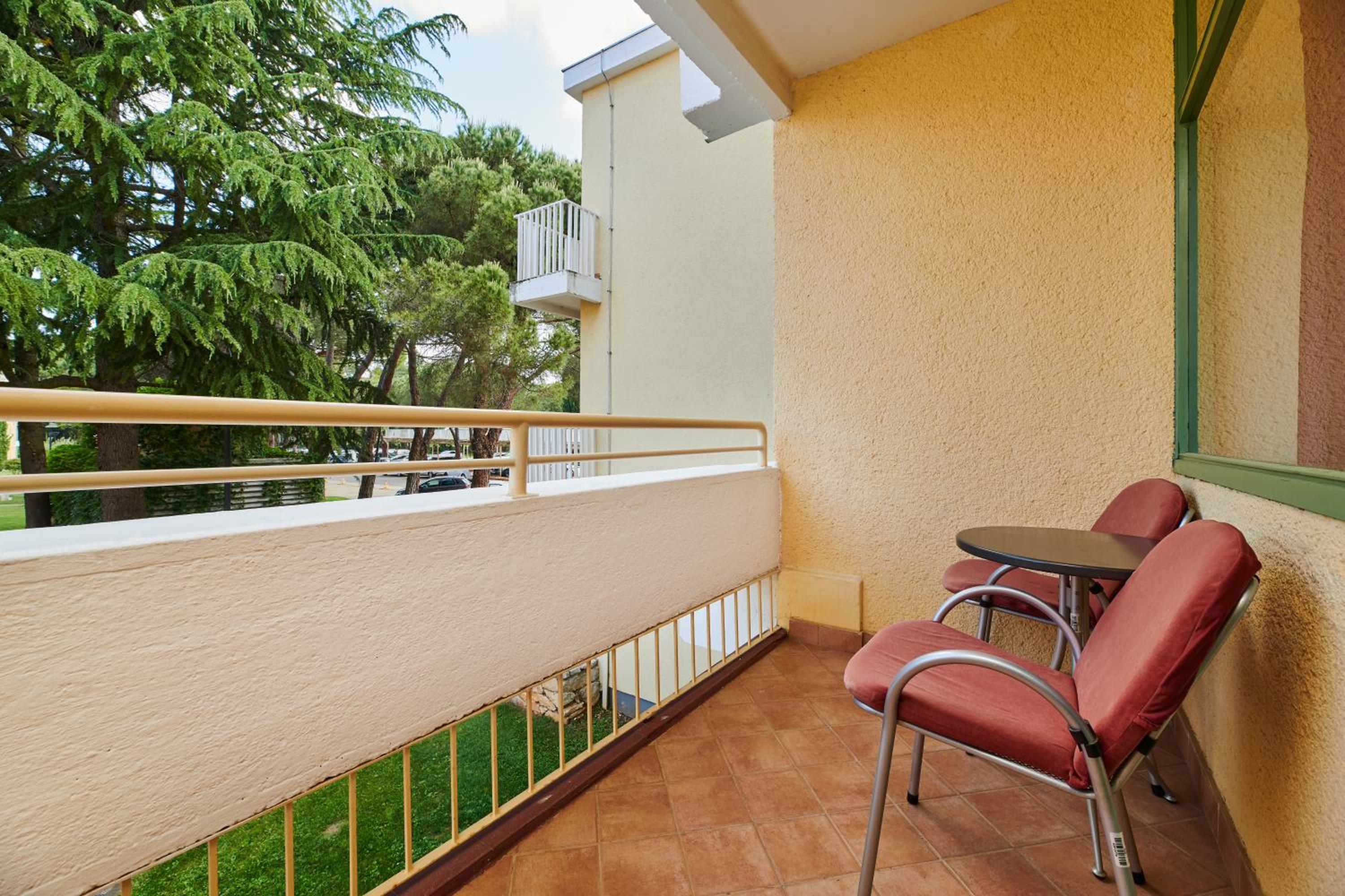 Classic Room with Balcony - Park Side - Photo 5