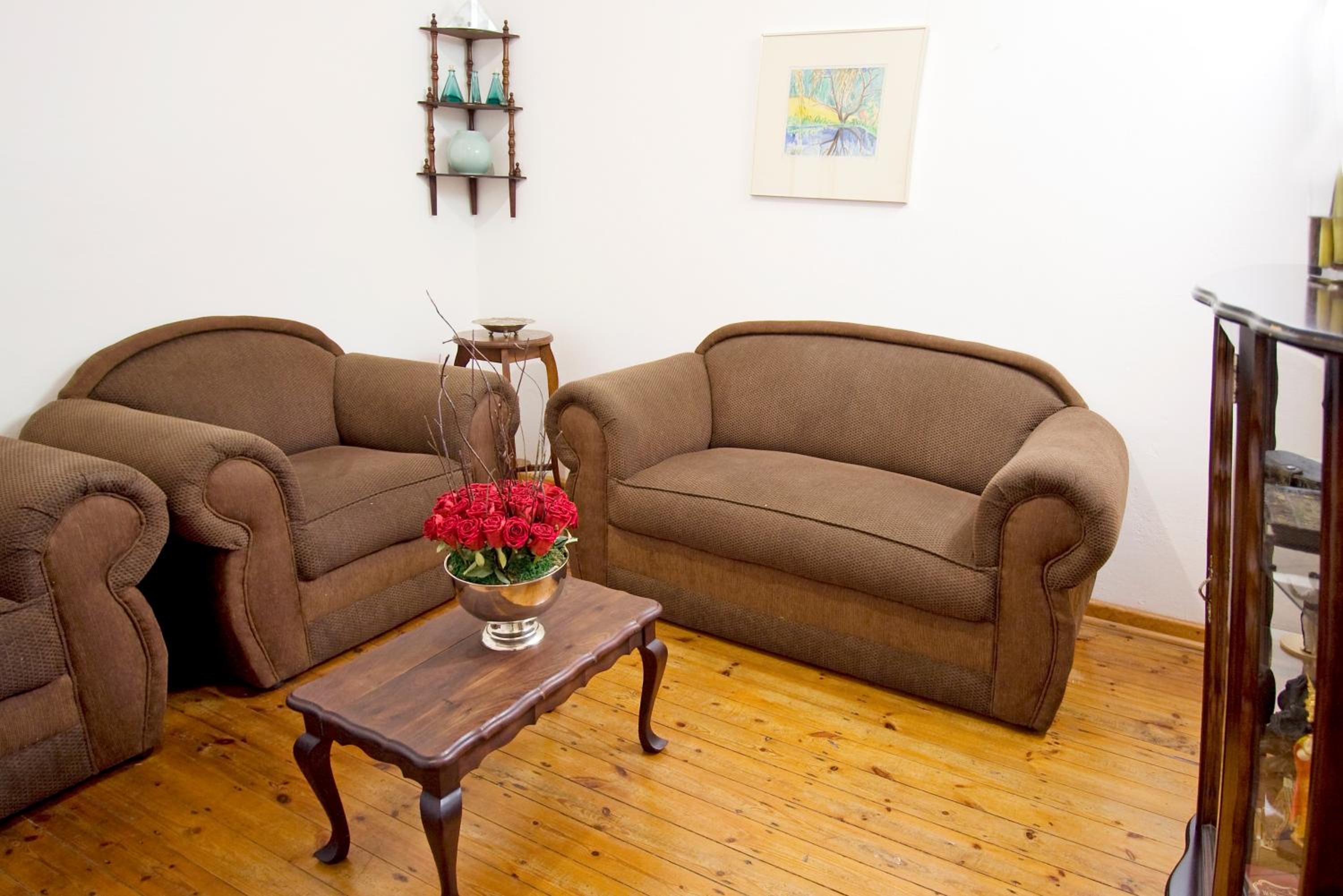 Three-Bedroom Cottage - Photo 15
