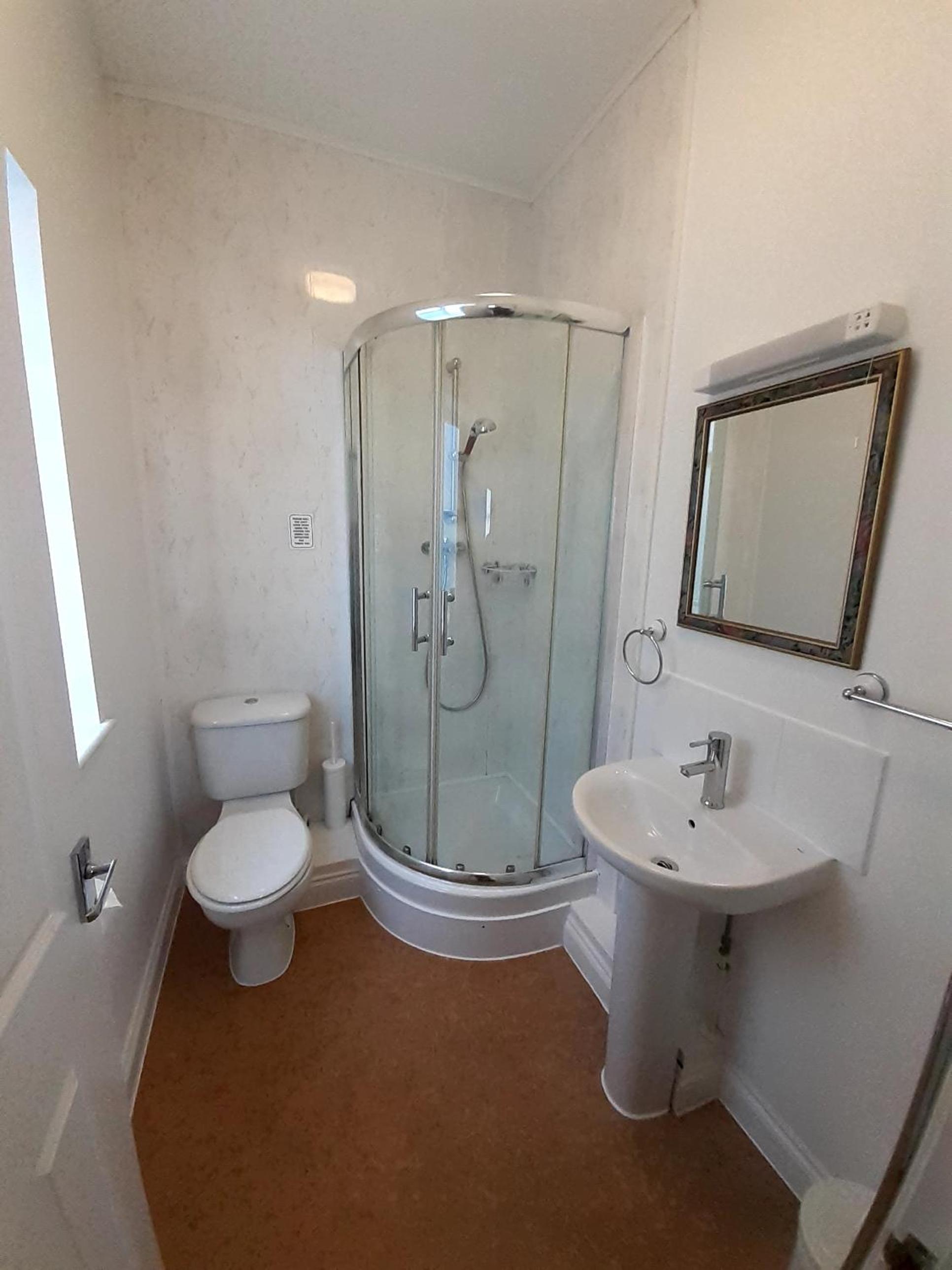 Twin Room - Photo 3