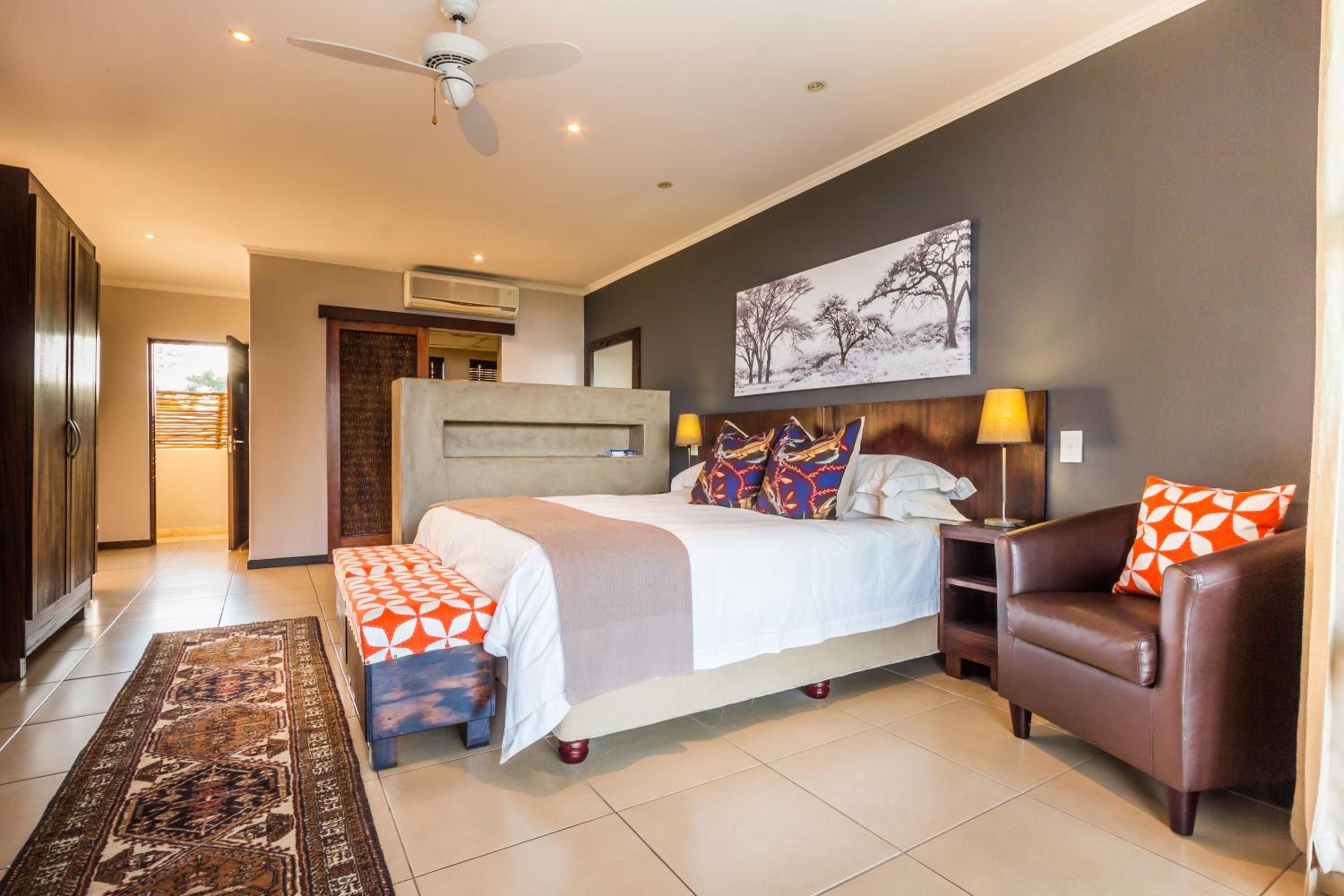 Deluxe Double or Twin Room with Sea View photo 3