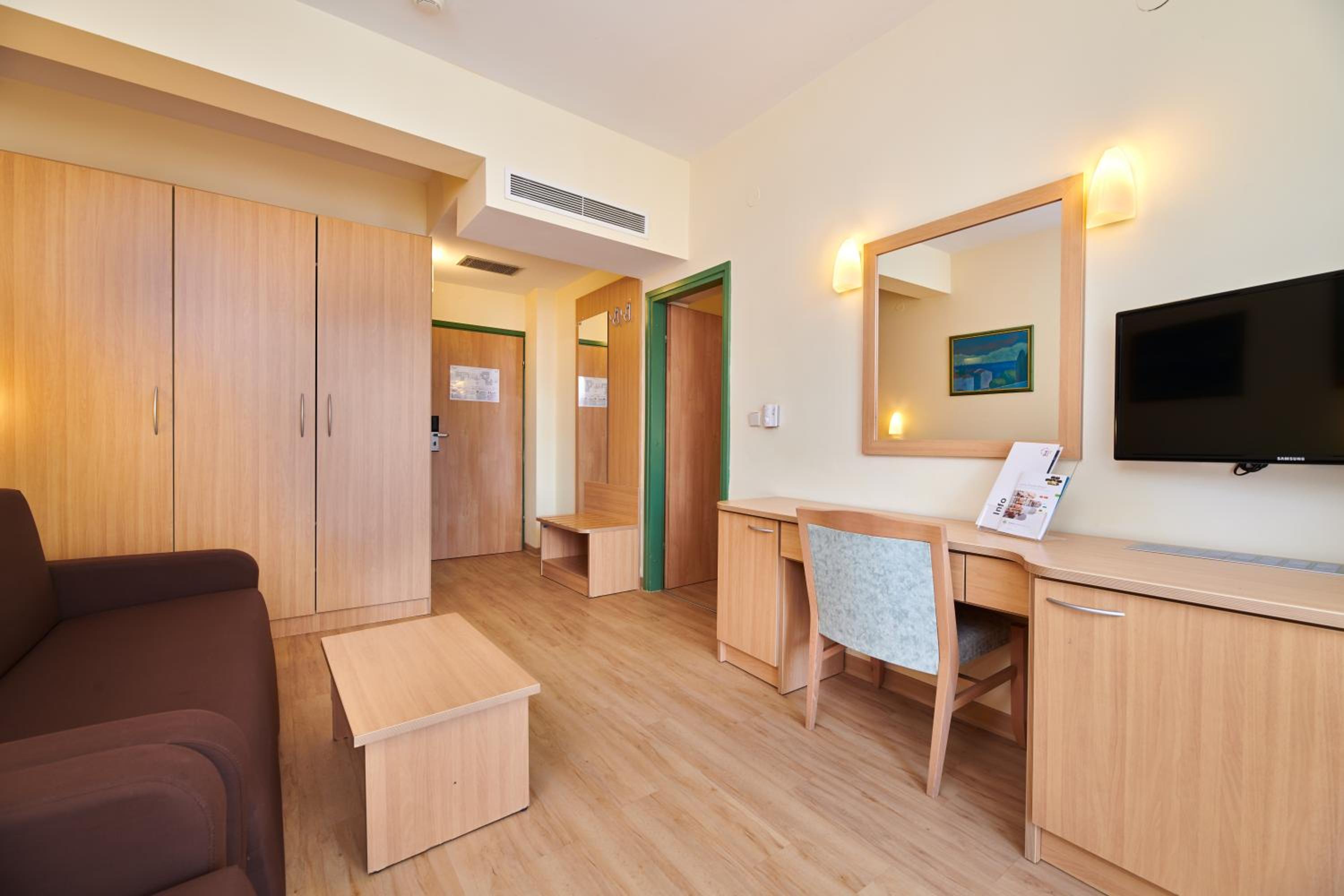 Suite with Balcony - Park Side - Photo 6