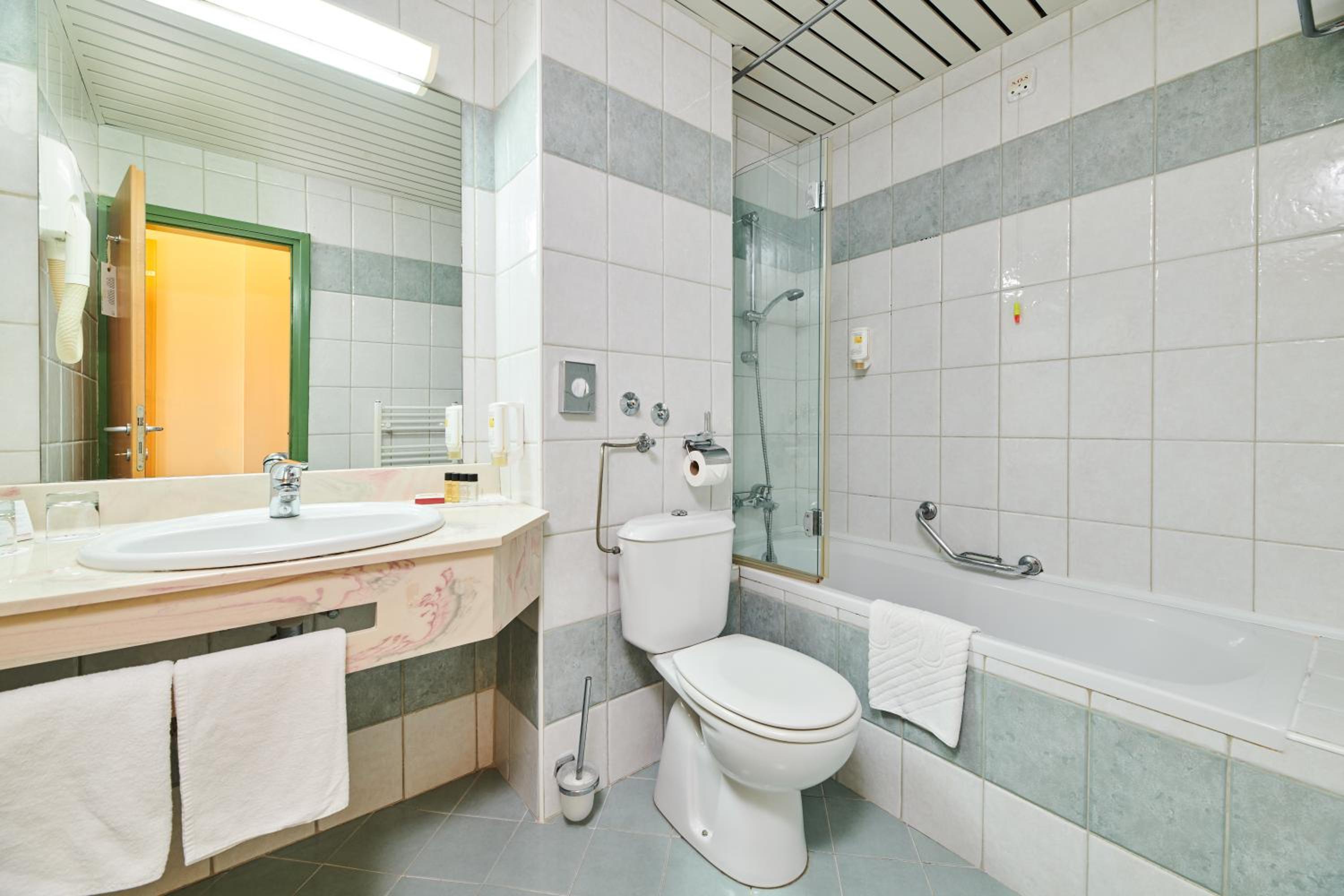 Suite with Balcony - Park Side - Photo 7
