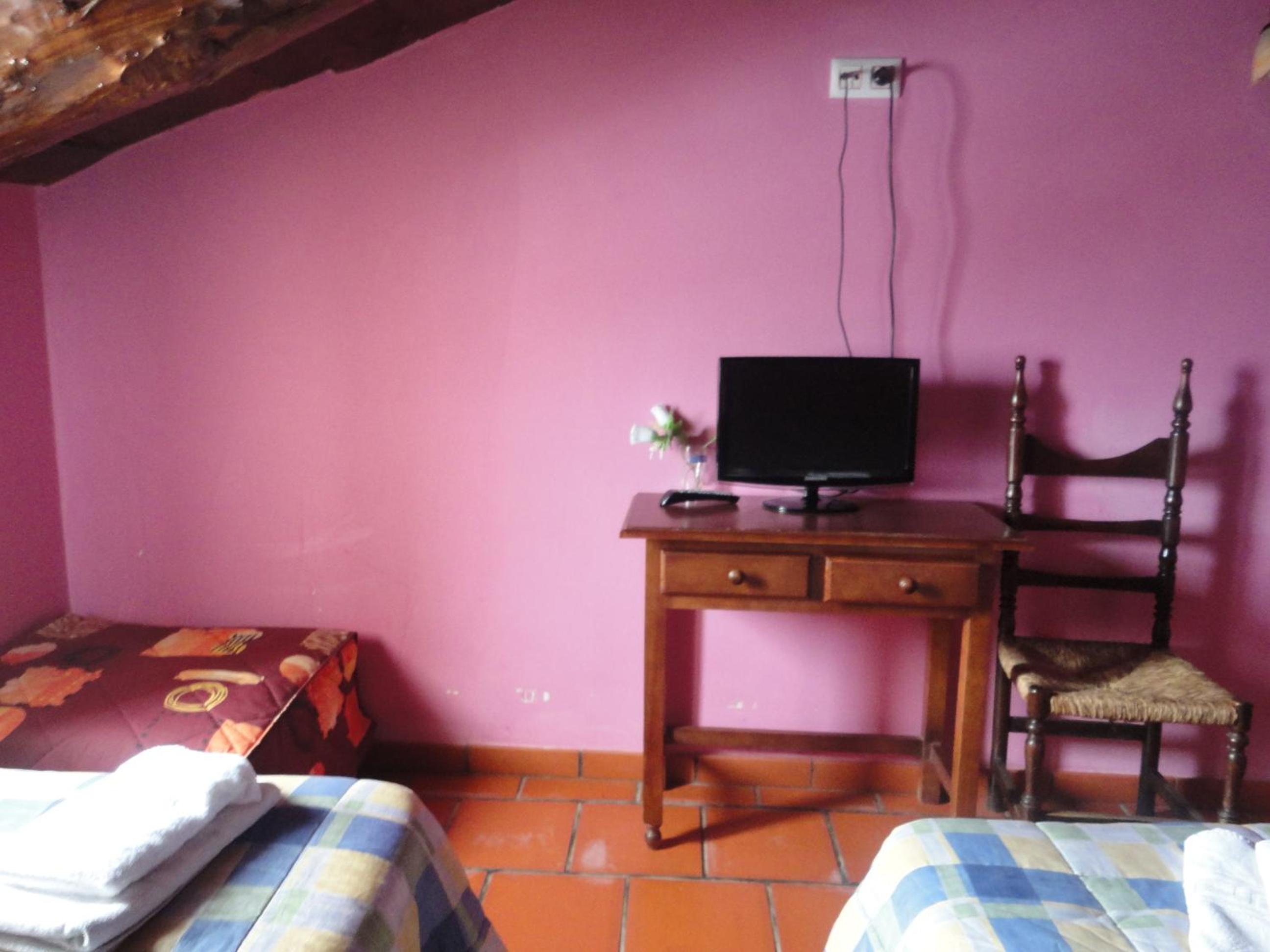 Double or Twin Room - Photo 9