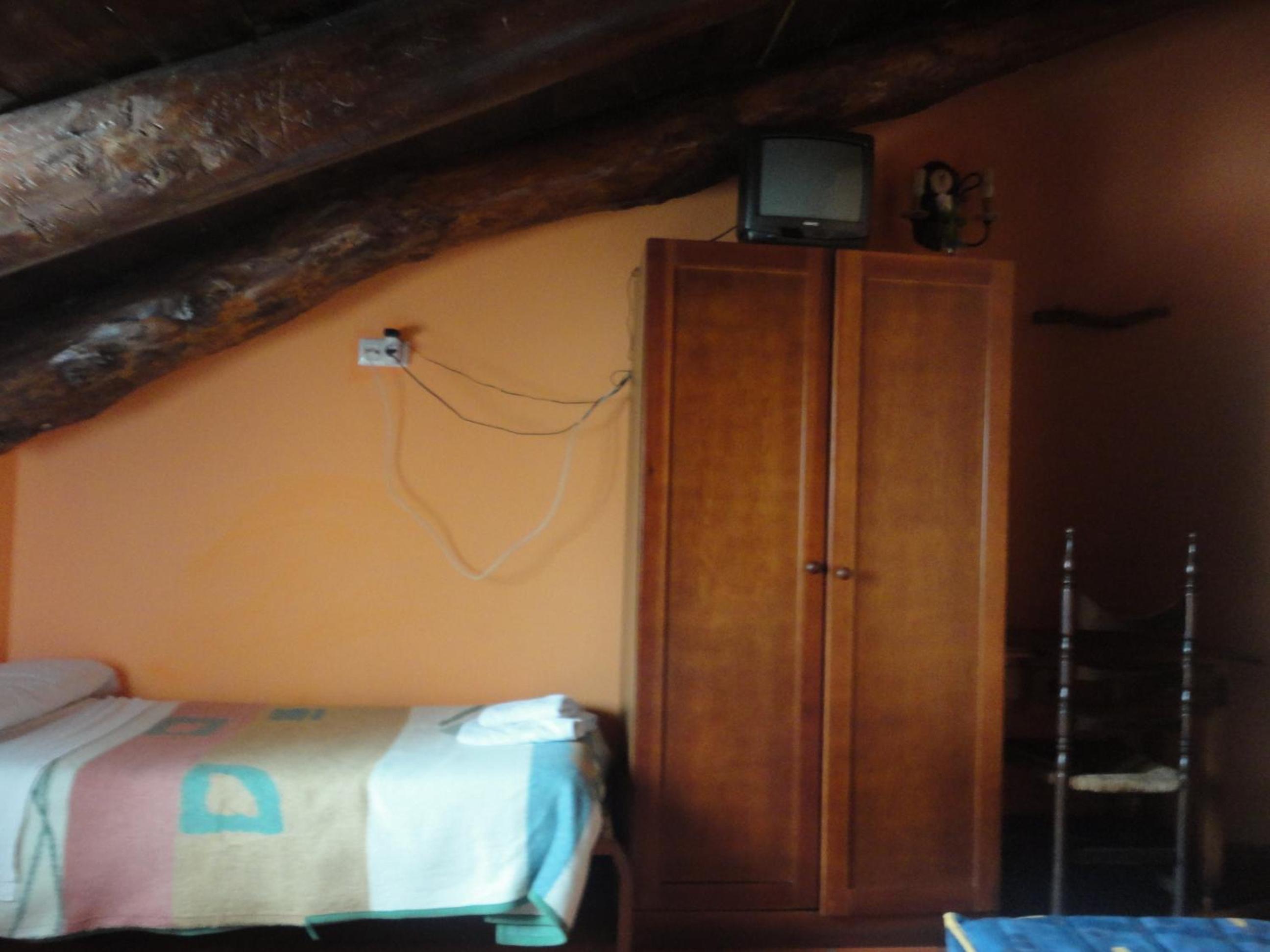 Double or Twin Room - Photo 7