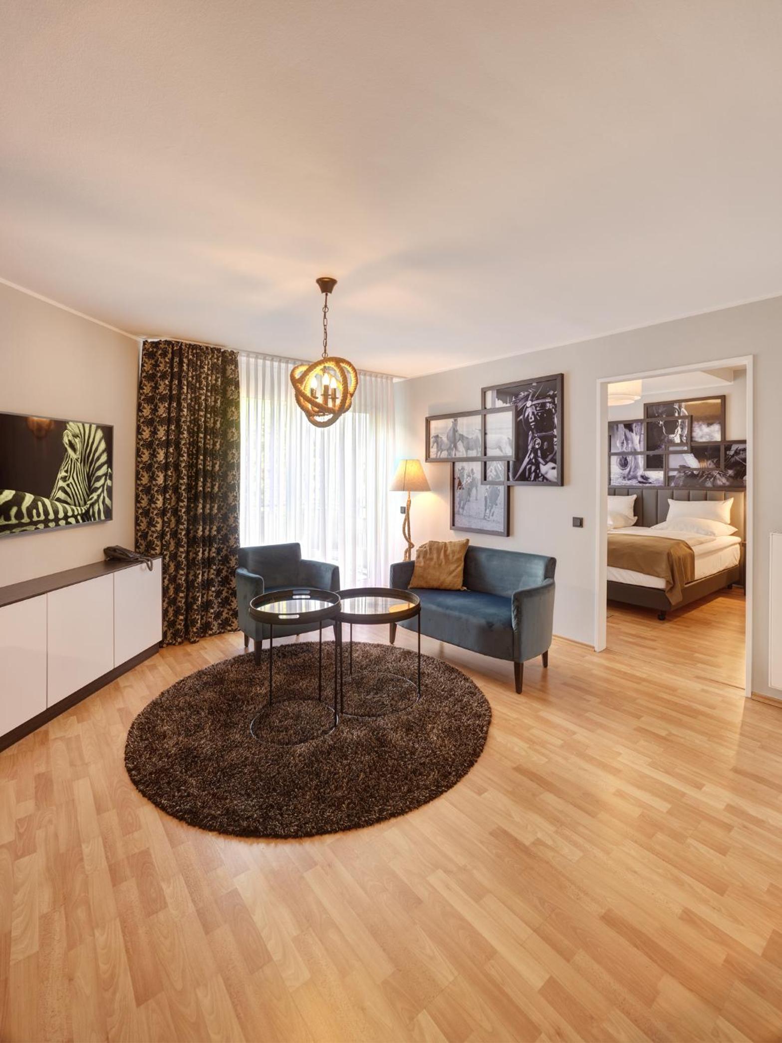 Executive Suite - Photo 1