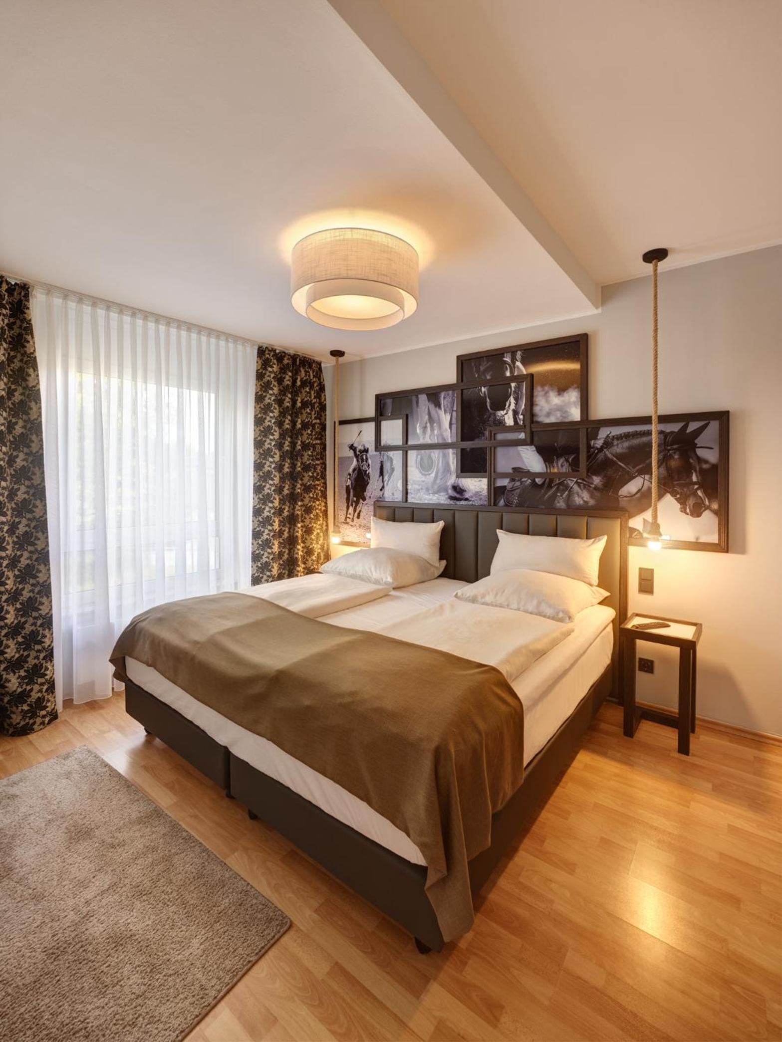 Executive Suite - Photo 9