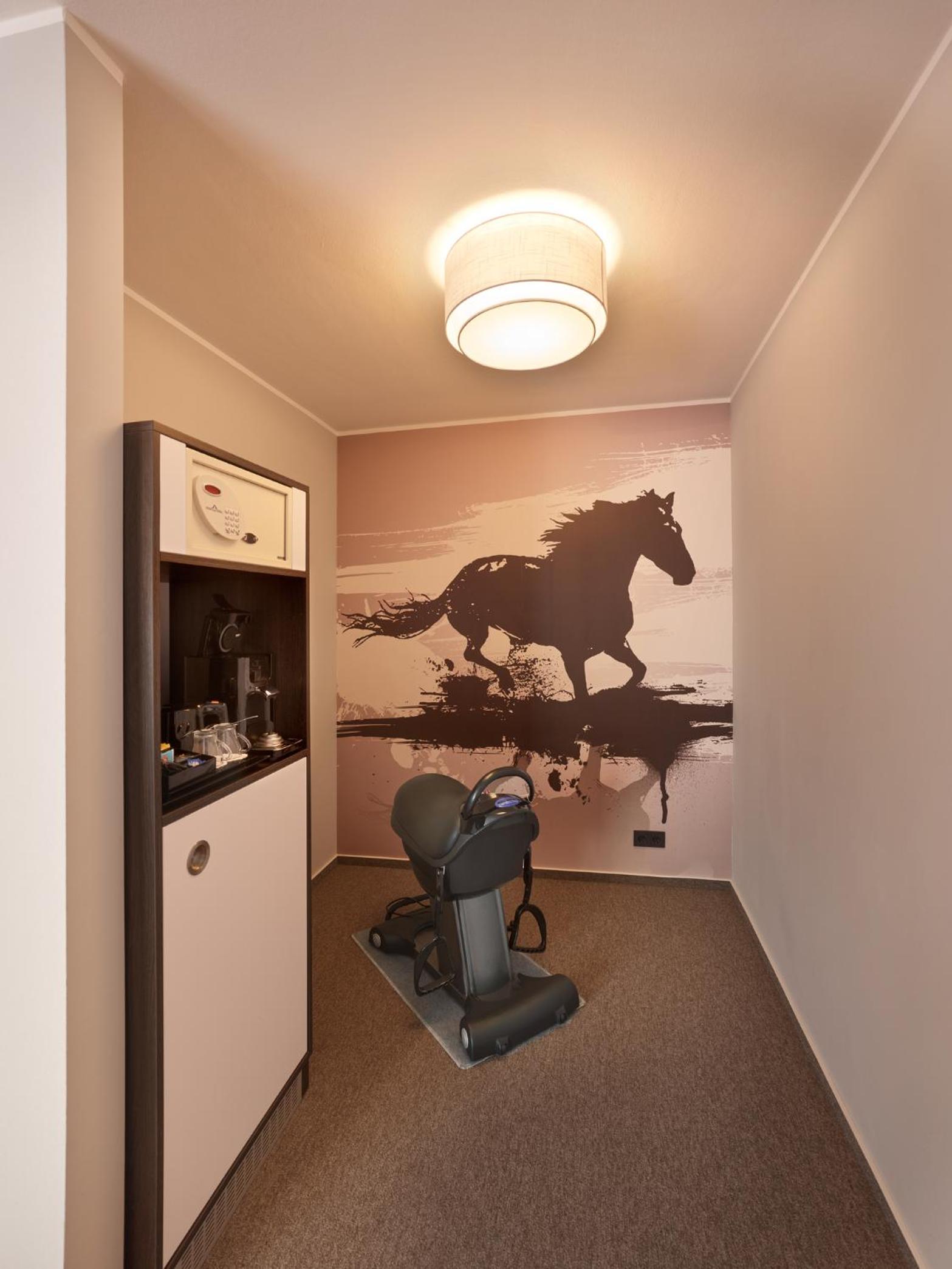 Executive Suite - Photo 7
