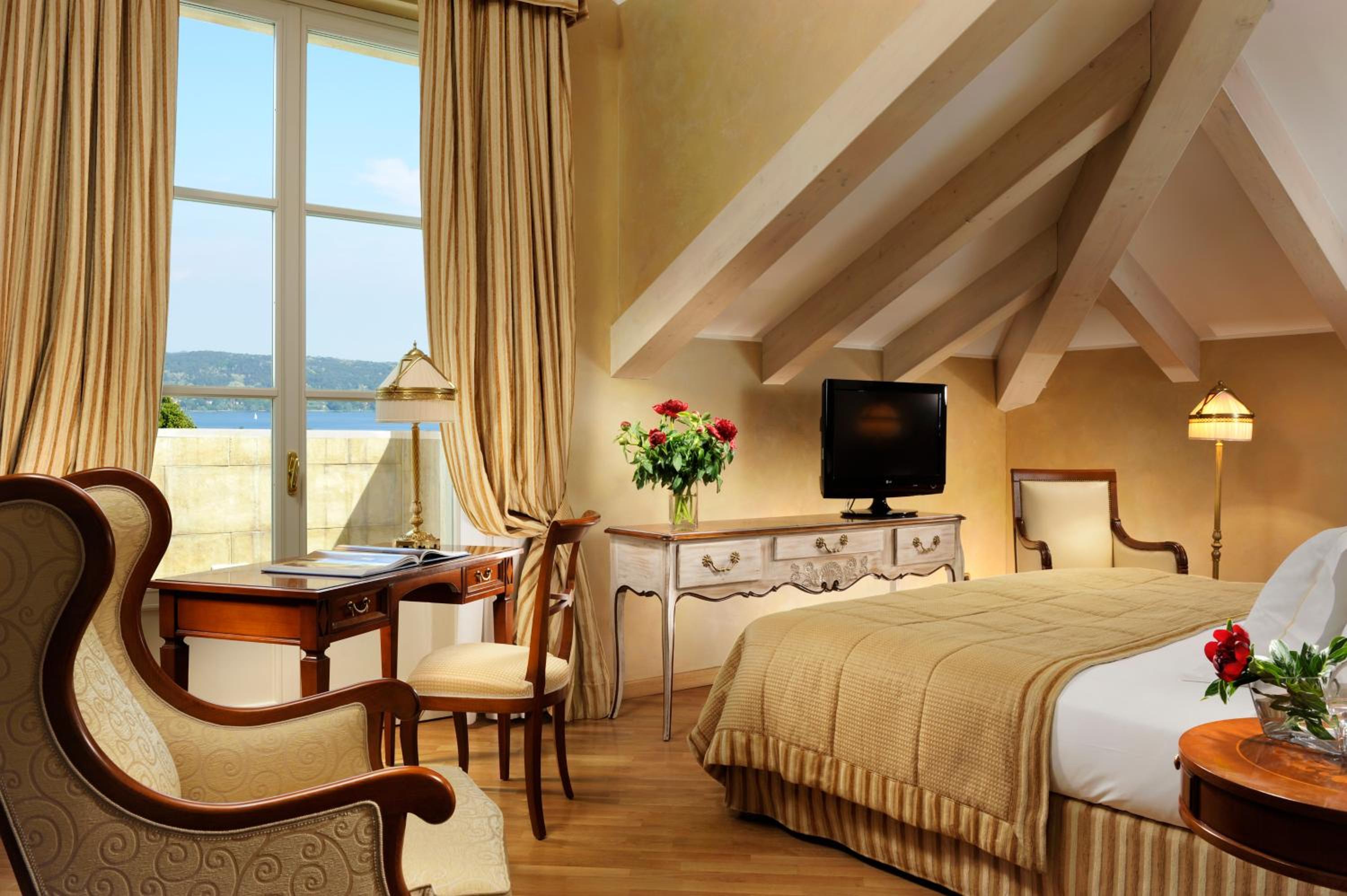 Executive Suite - Photo 1
