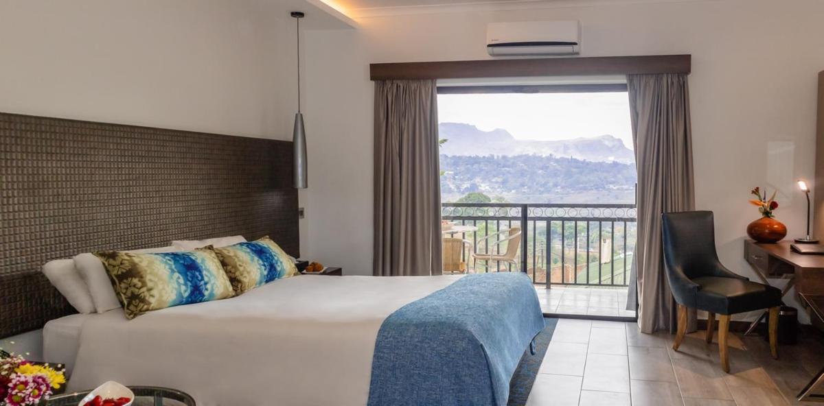 Queen Room with Balcony photo 3