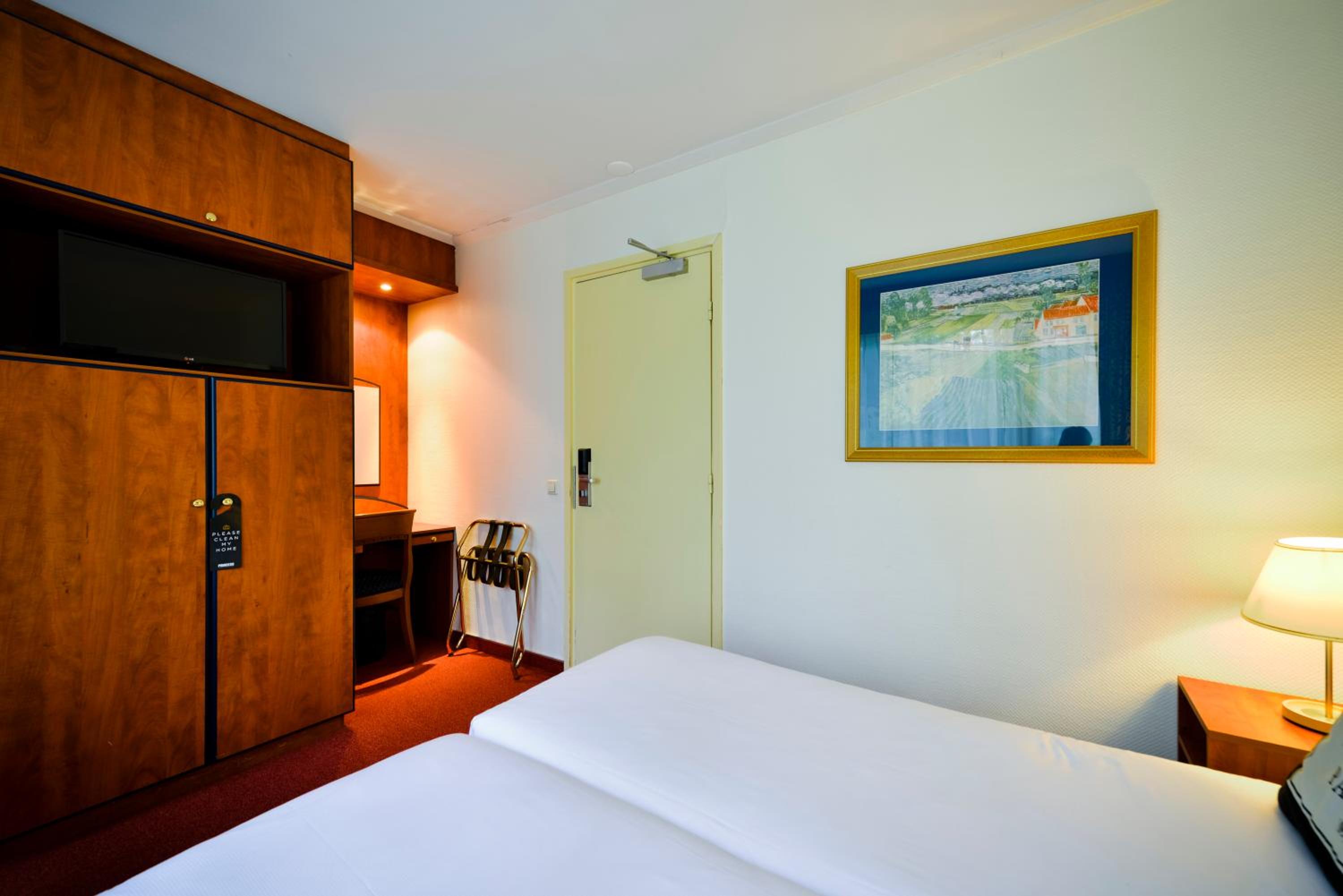 Twin Room with Shower photo 2