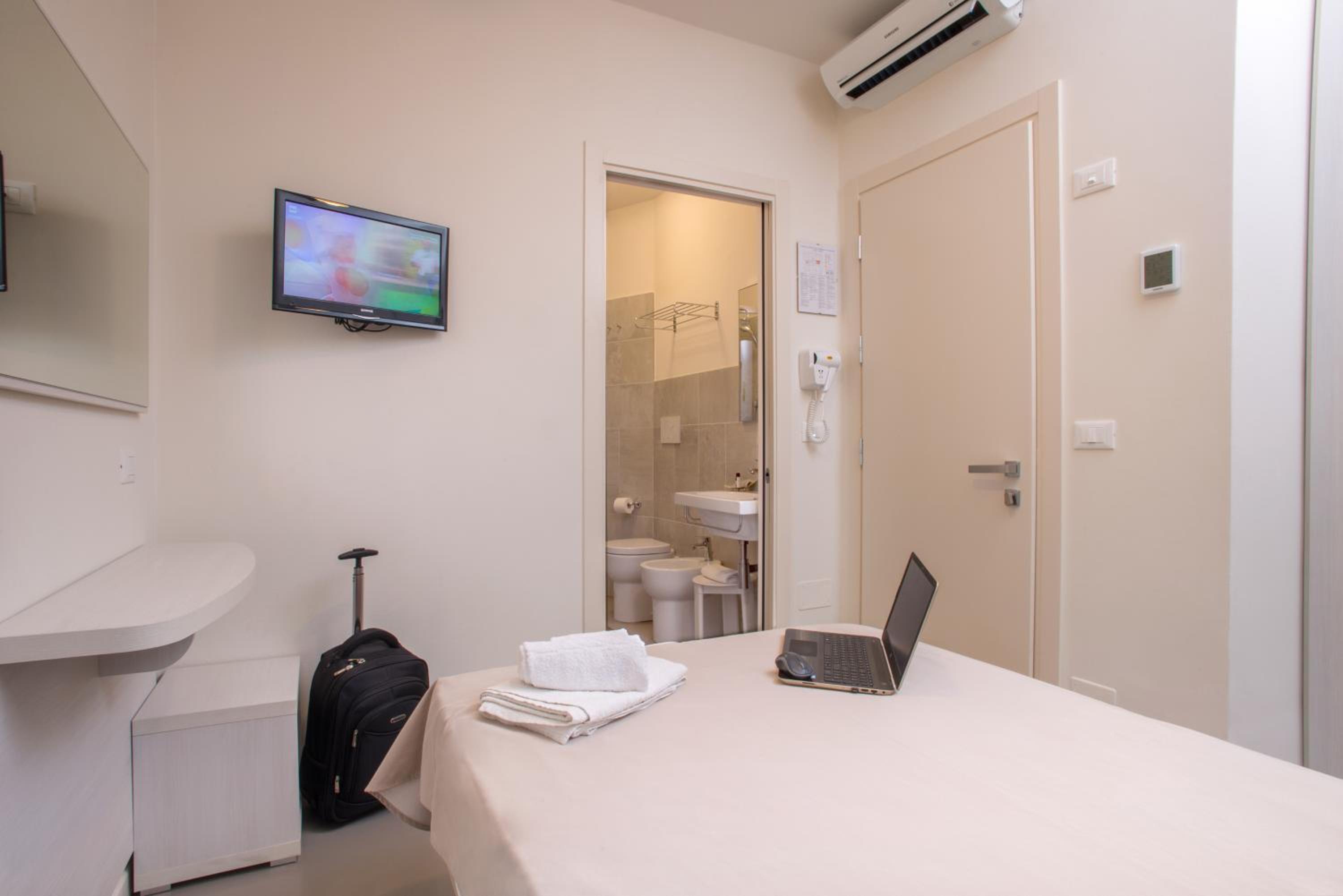 Large Single Room photo 2
