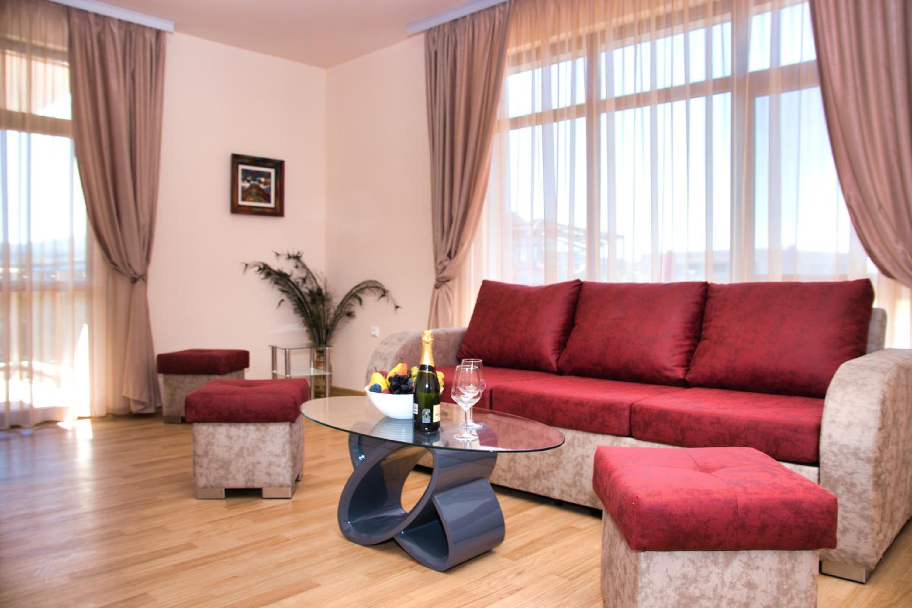 One-Bedroom Apartment - Photo 4