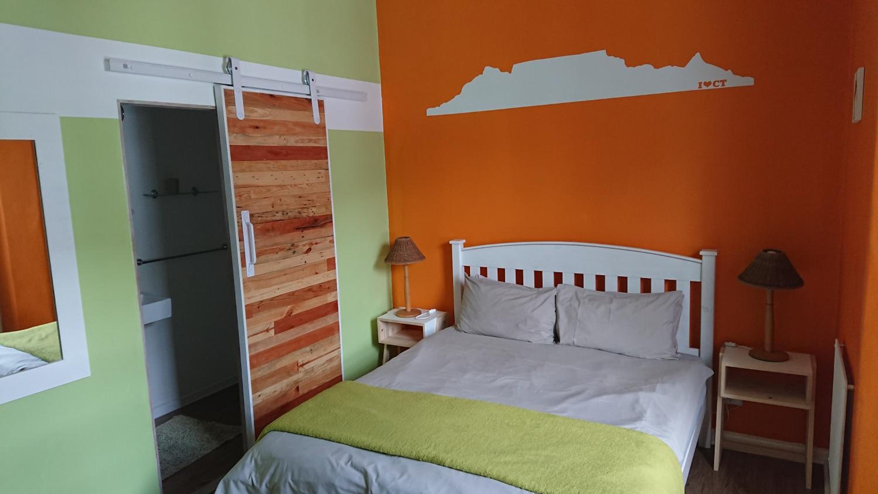 Family Room - Room 5 - Photo 2