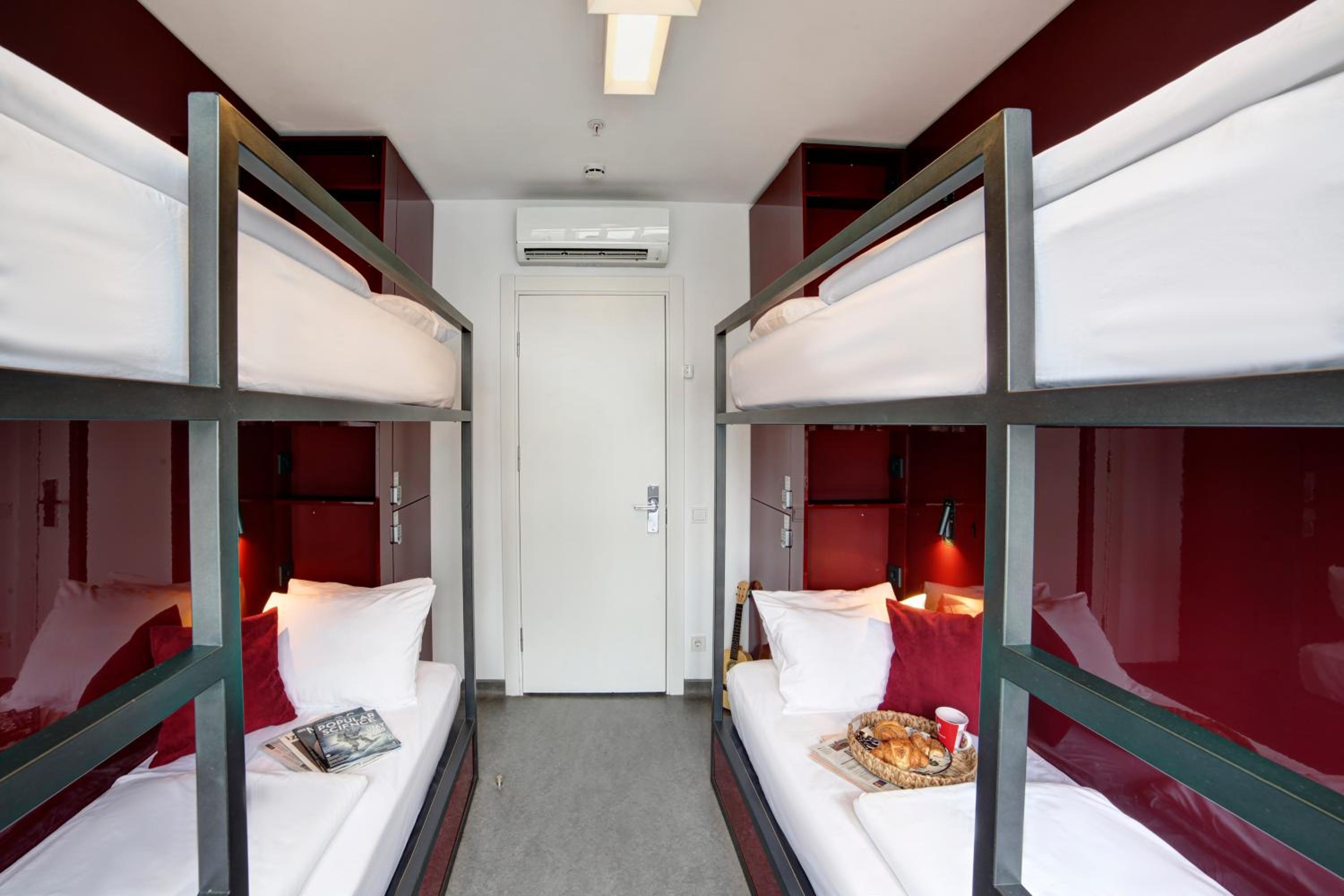 Bed in 6-Bed Dormitory Room photo 3