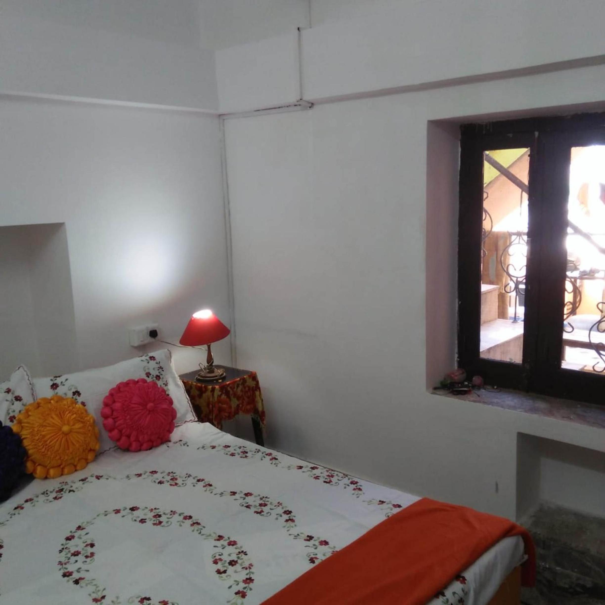 Budget Double Room - Photo 6