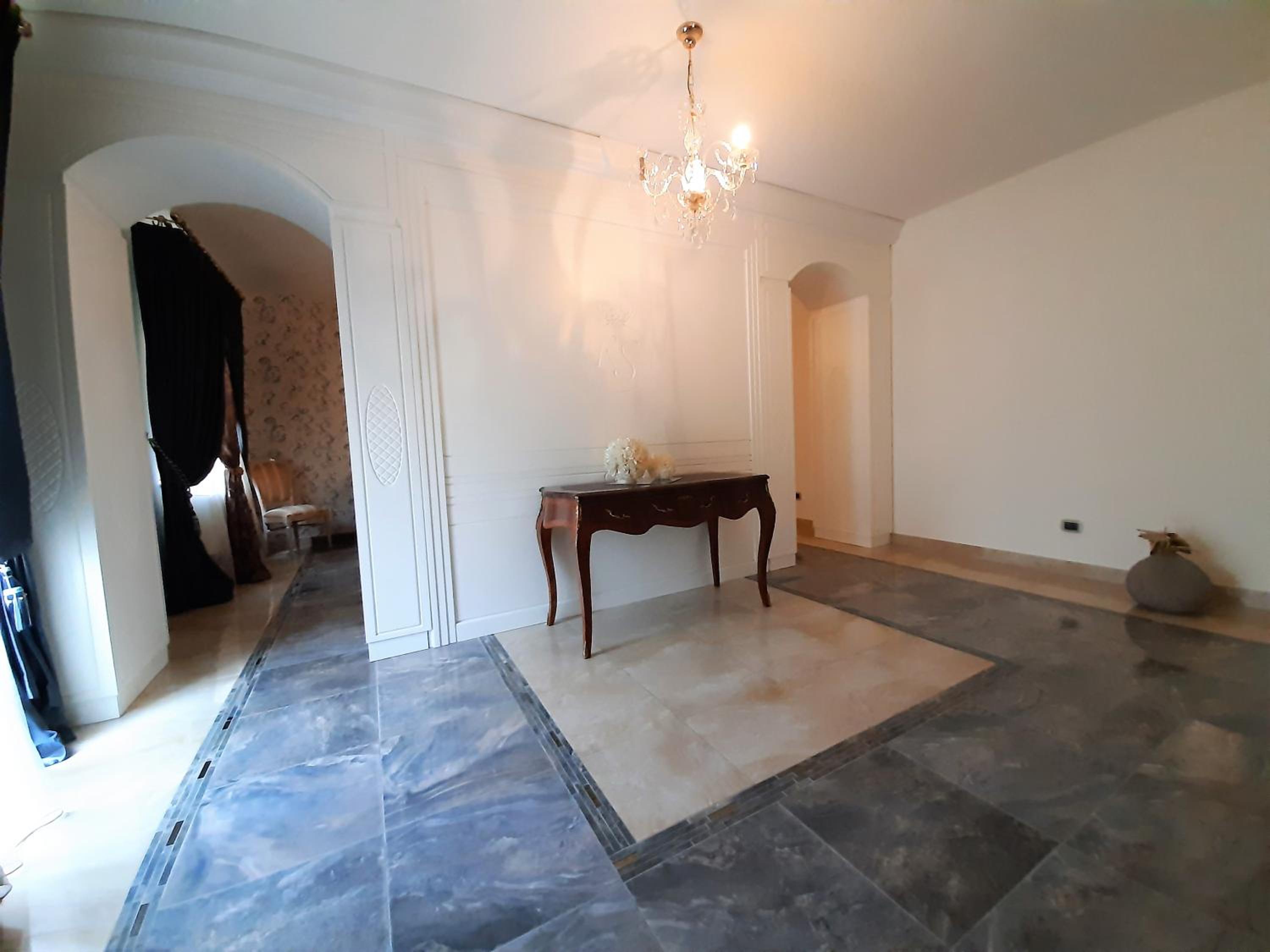 Executive Suite - Photo 1